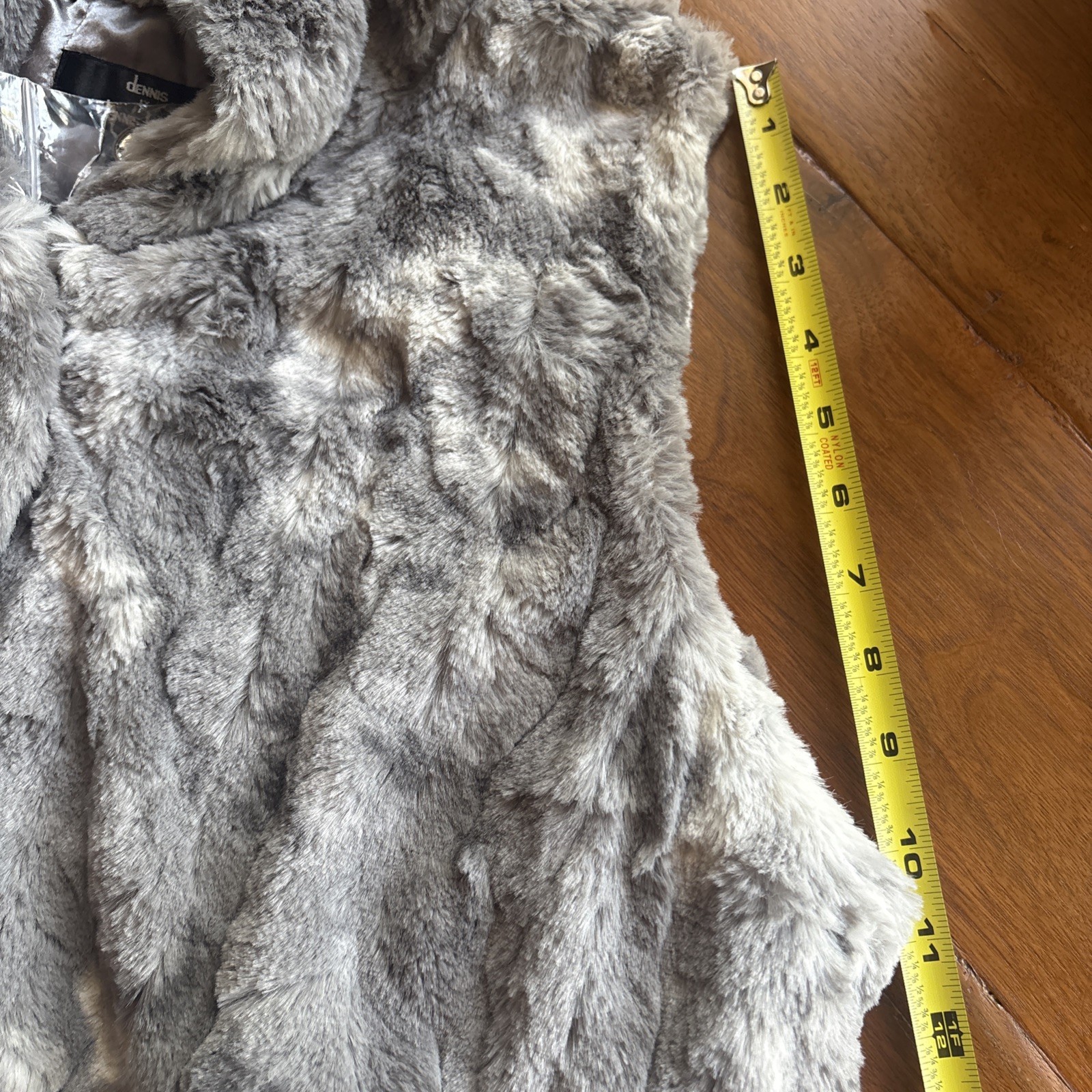 NWOT Dennis Basso Snap Front Faux Fur Hooded Vest Textured Gray Size Large Lined