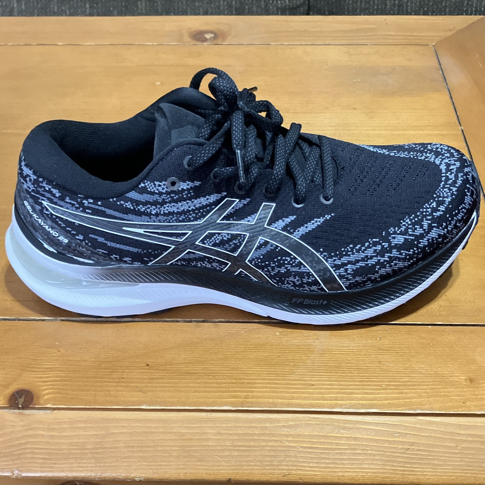 ASICS GEL-Kayano Men’s Running Shoes Wide Black/White/Gray Low Top 1011B470