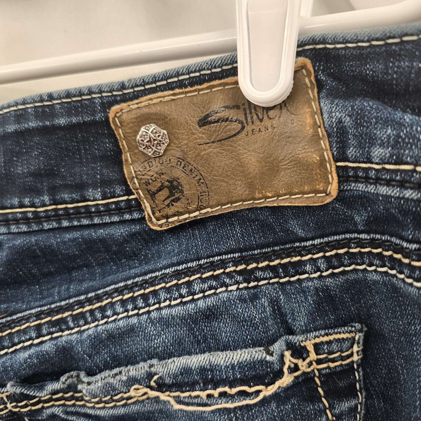 Silver Suki Mid Slim Bootcut Blue Jeans Women’s 28X31 Super Stretch Dark Read