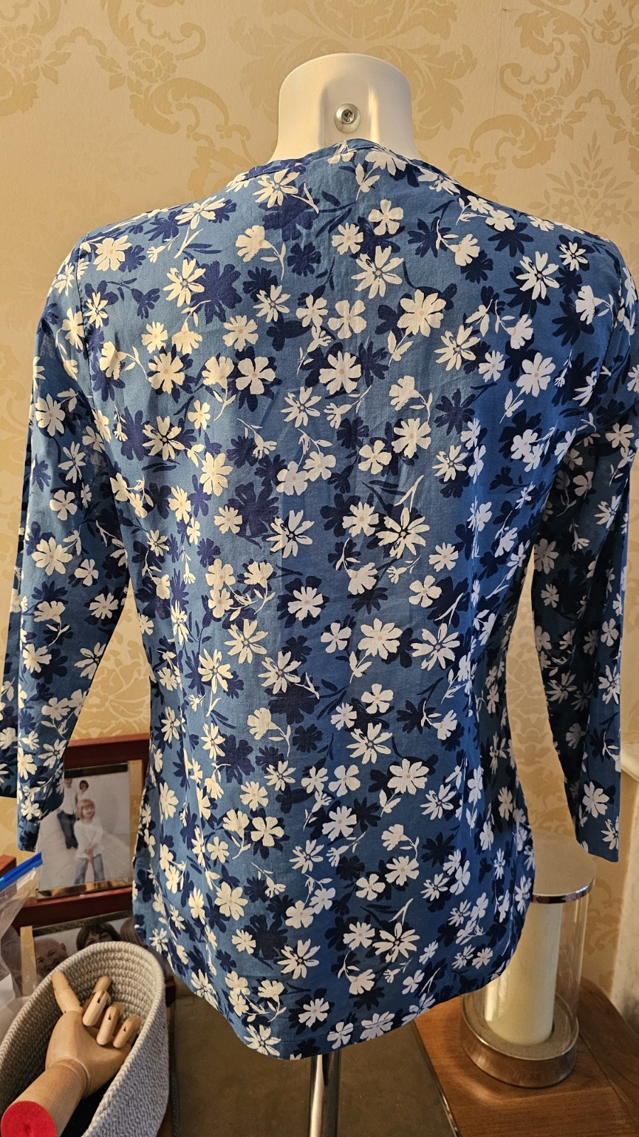 ●SEASALT OF CORNWALL●BLUE & WHITE FLORAL “WATERCOLOUR SKETCH TOP”SIZE UK 8
