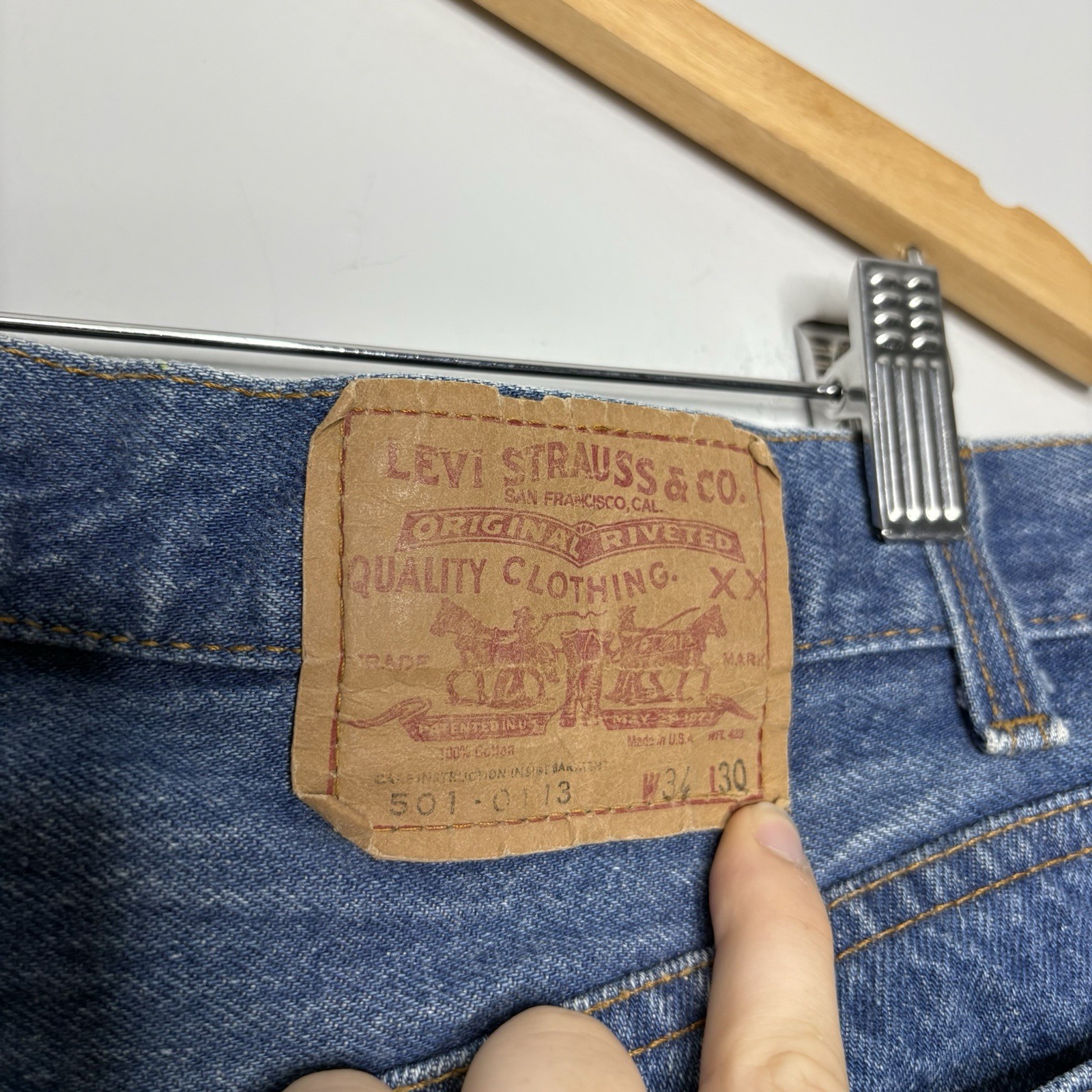 Vintage 1985 Levi’s 501 XX Button-Fly Blue Jeans Measures 33×25.5