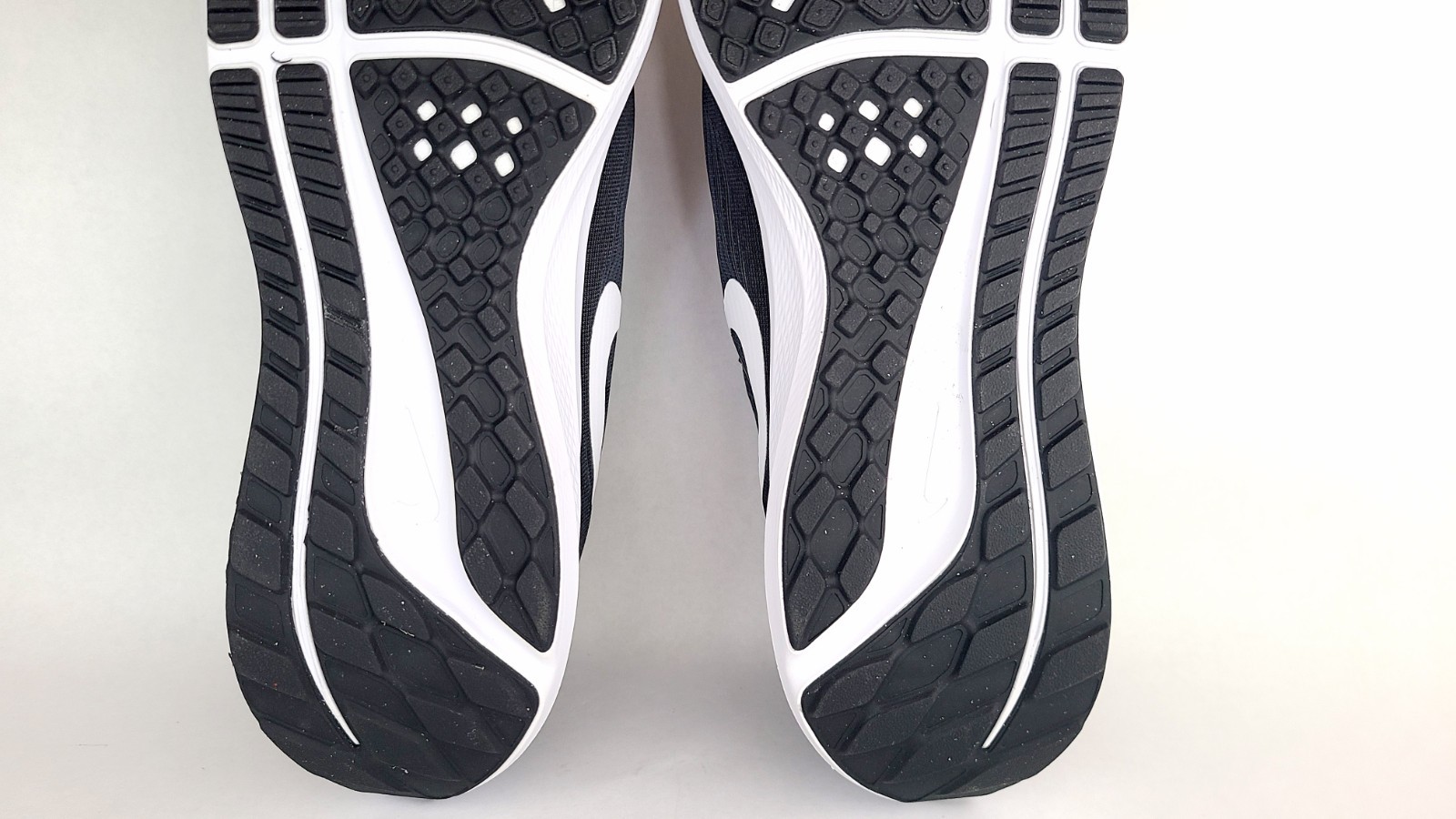 Nike Air Zoom Pegasus 39 Running Shoes Men’s Size 13 Black White DH4071-001 NEW