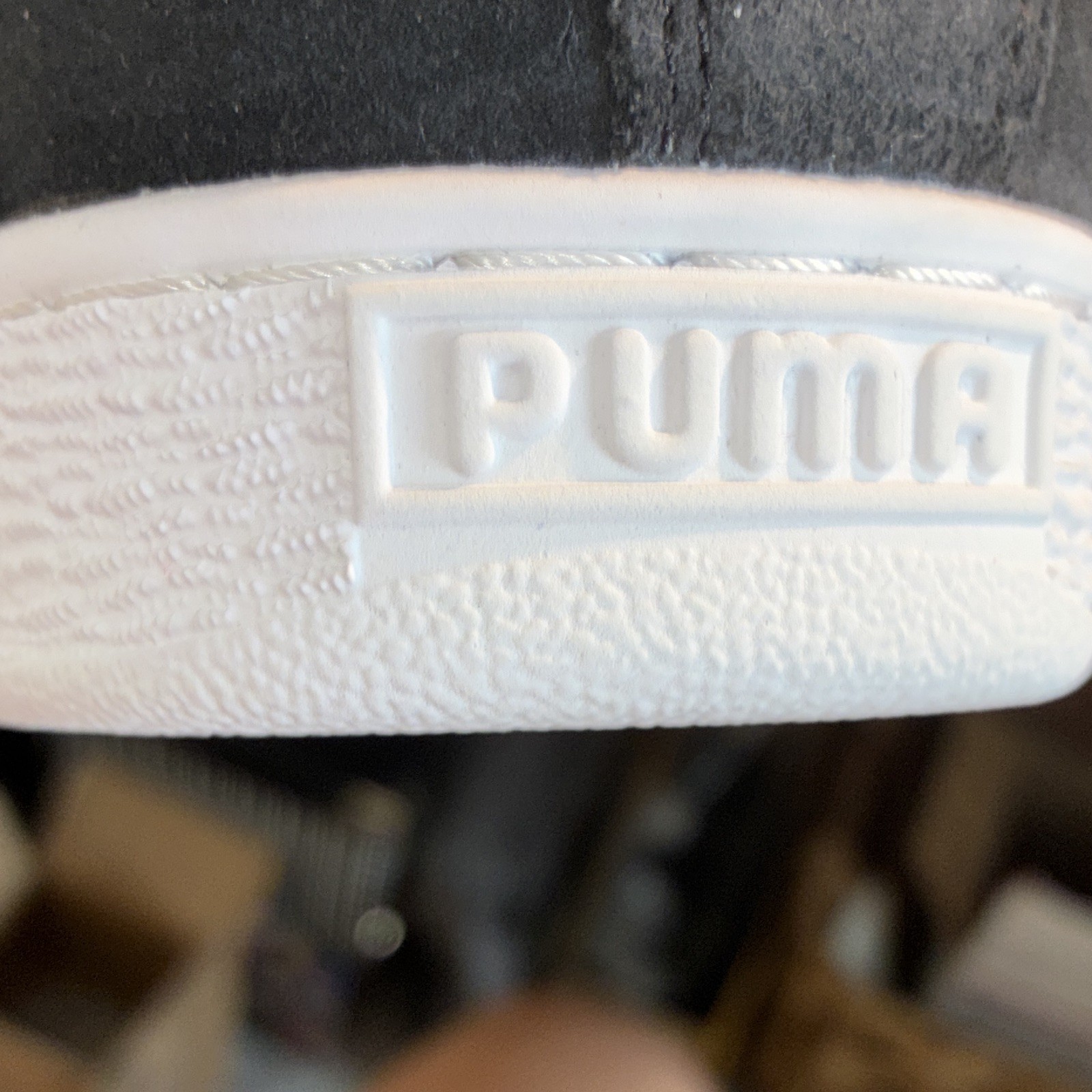 PUMA Suede Classic 21 Black/White Suede Low Top SZ10 Lace Up Sneakers 374915-01