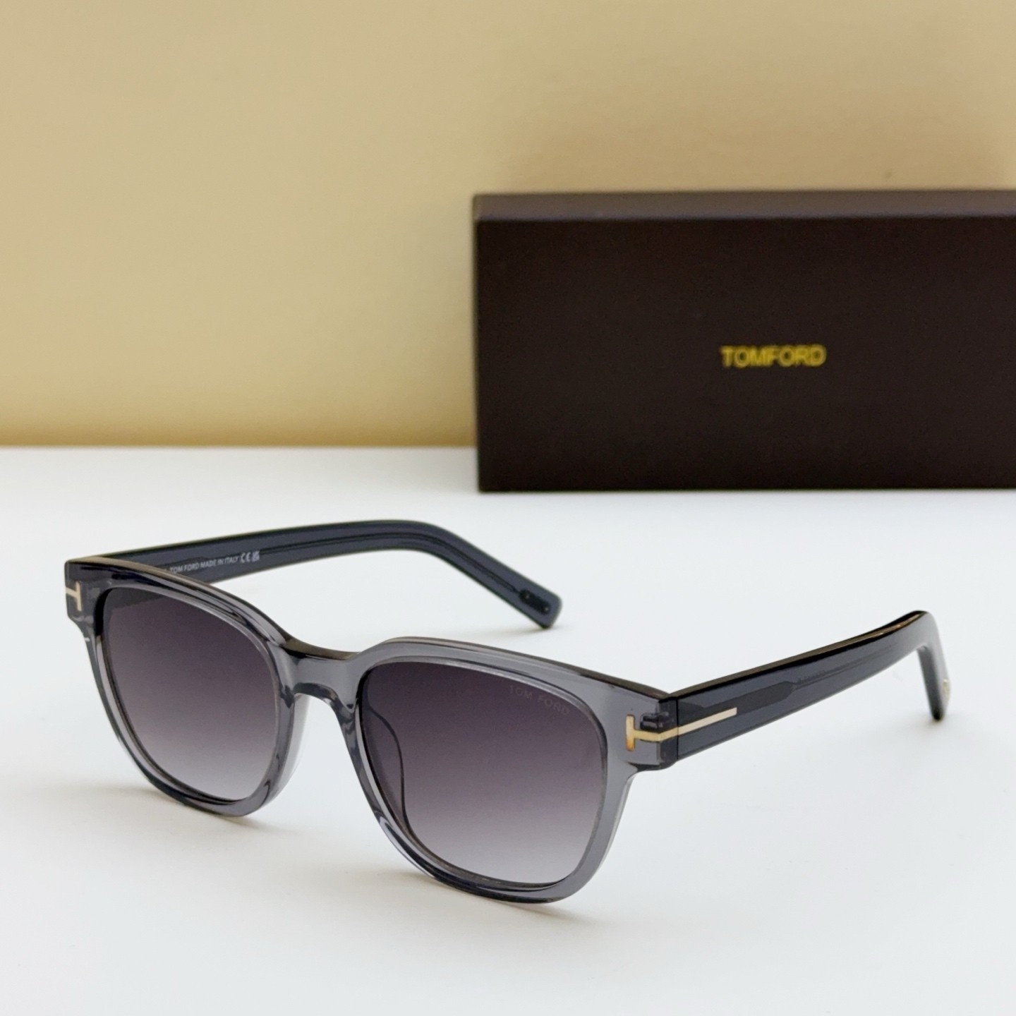 TOM FORD FT5977 Gray clear Frame Gradient gray Sunglasses Authentic w/ Box