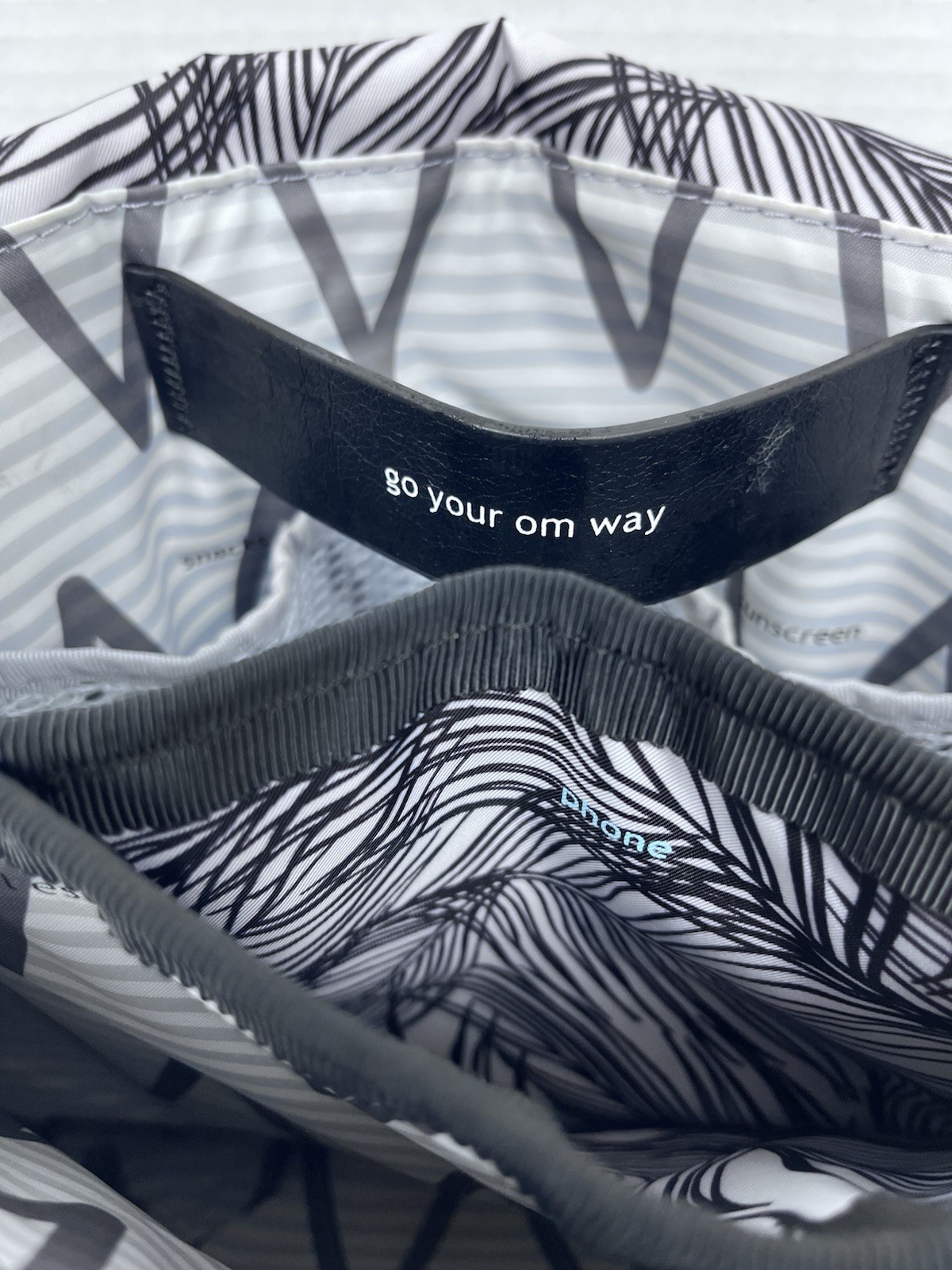 Lululemon Womens Party Om Bag in Black & White Sketchy Palms; Festival, Travel