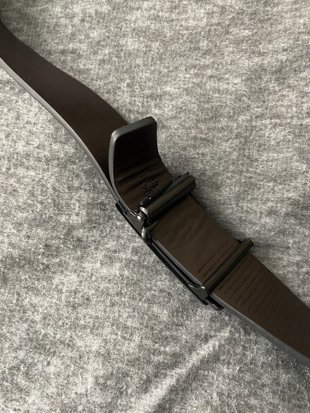 Men’s Black Leather Belt With Automatic Buckle Head 47” Long 1.25” Wide New