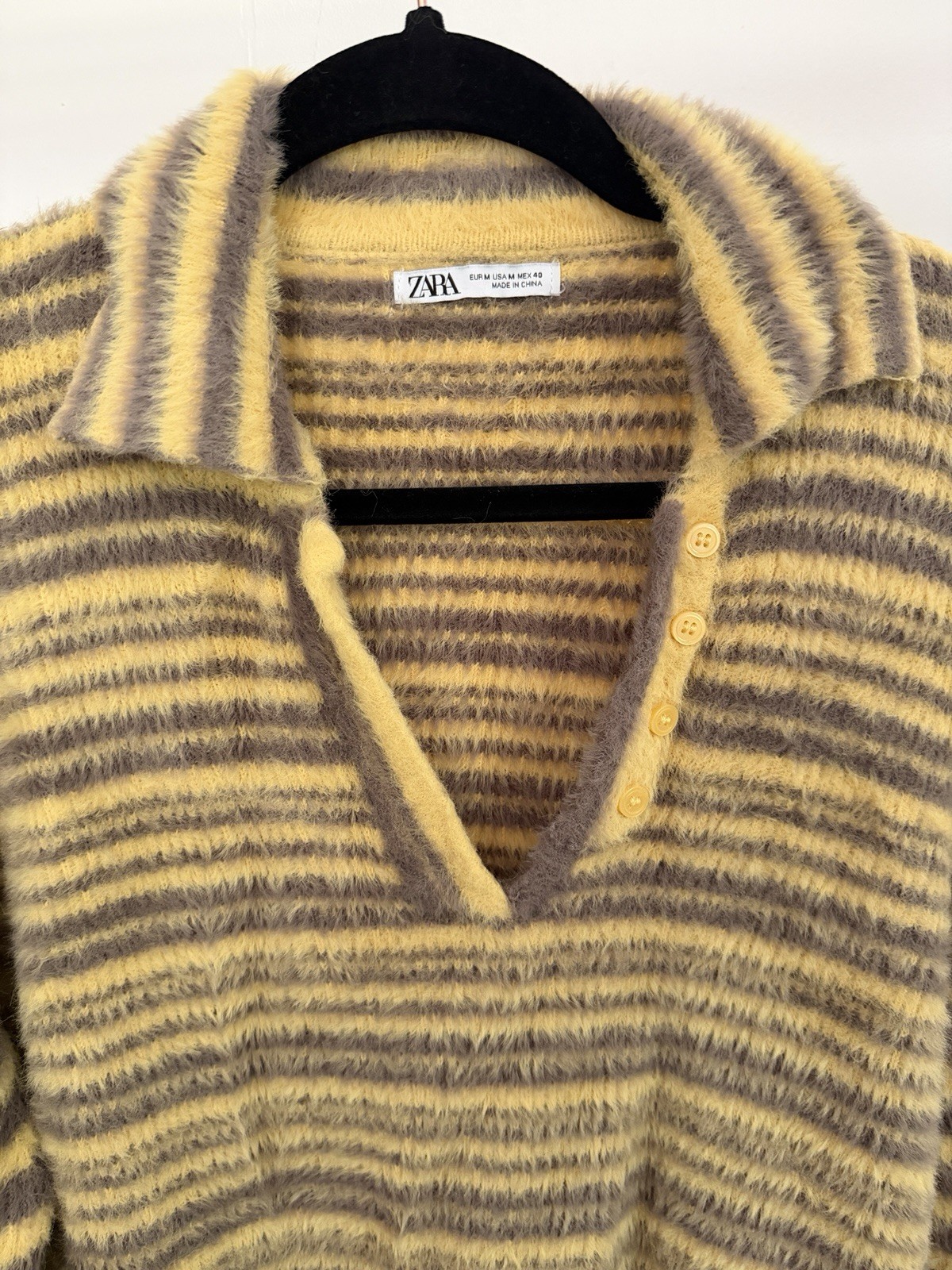 Zara Men’s Sweater in Yellow/Brown, Size M, Model