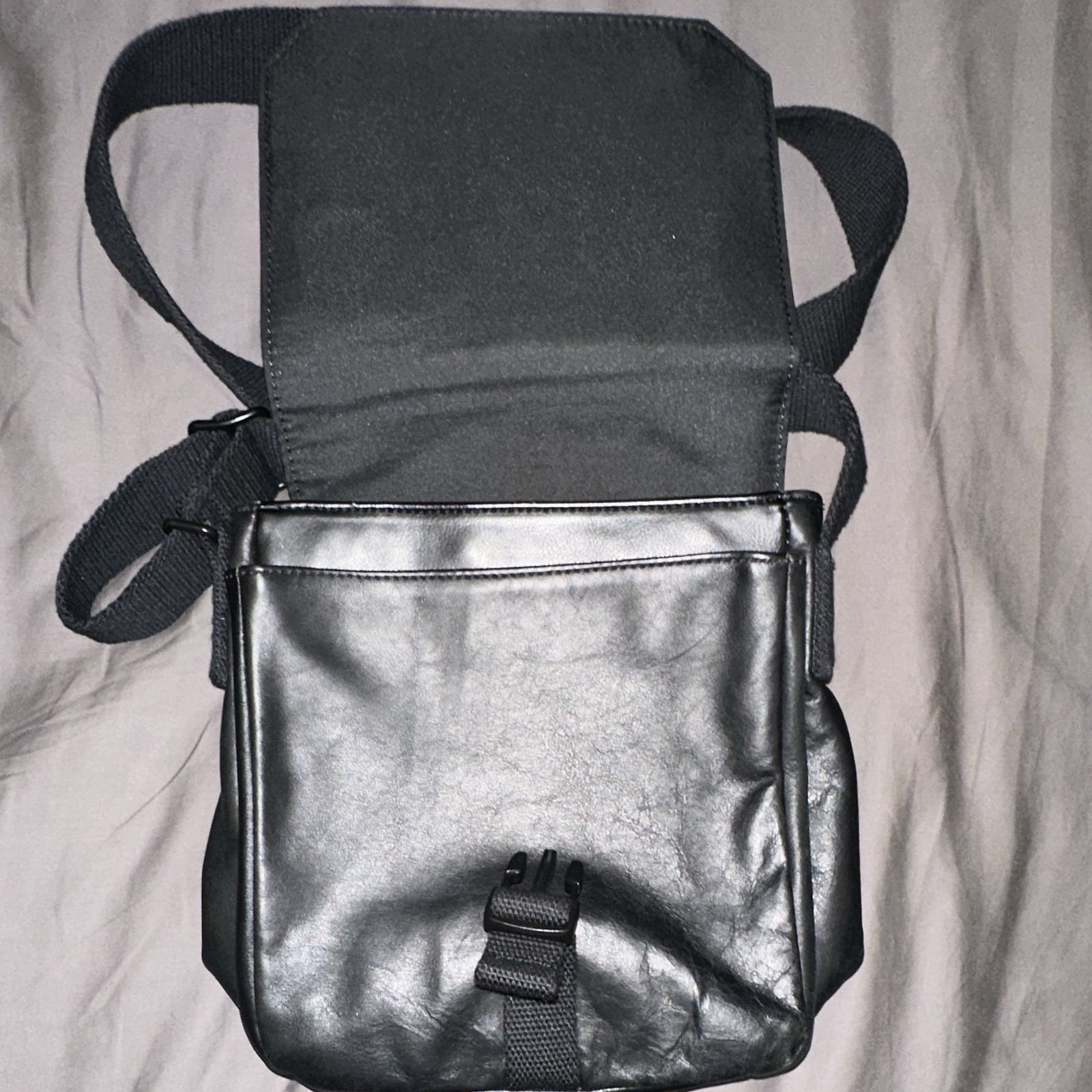 Fossil Men’s Black Small Crossbody Bag Buckle Closure Adjustable Strap