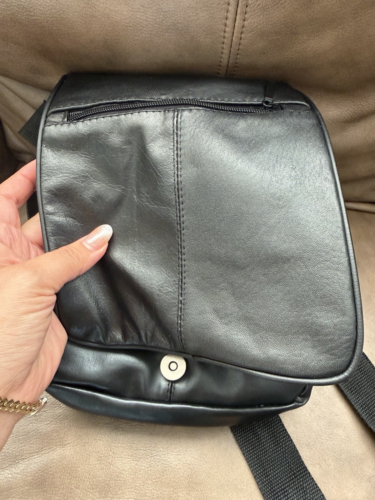 Baggallini Black Crossbody Bag Zip & Magnetic Closure Adjustable Strap Pockets