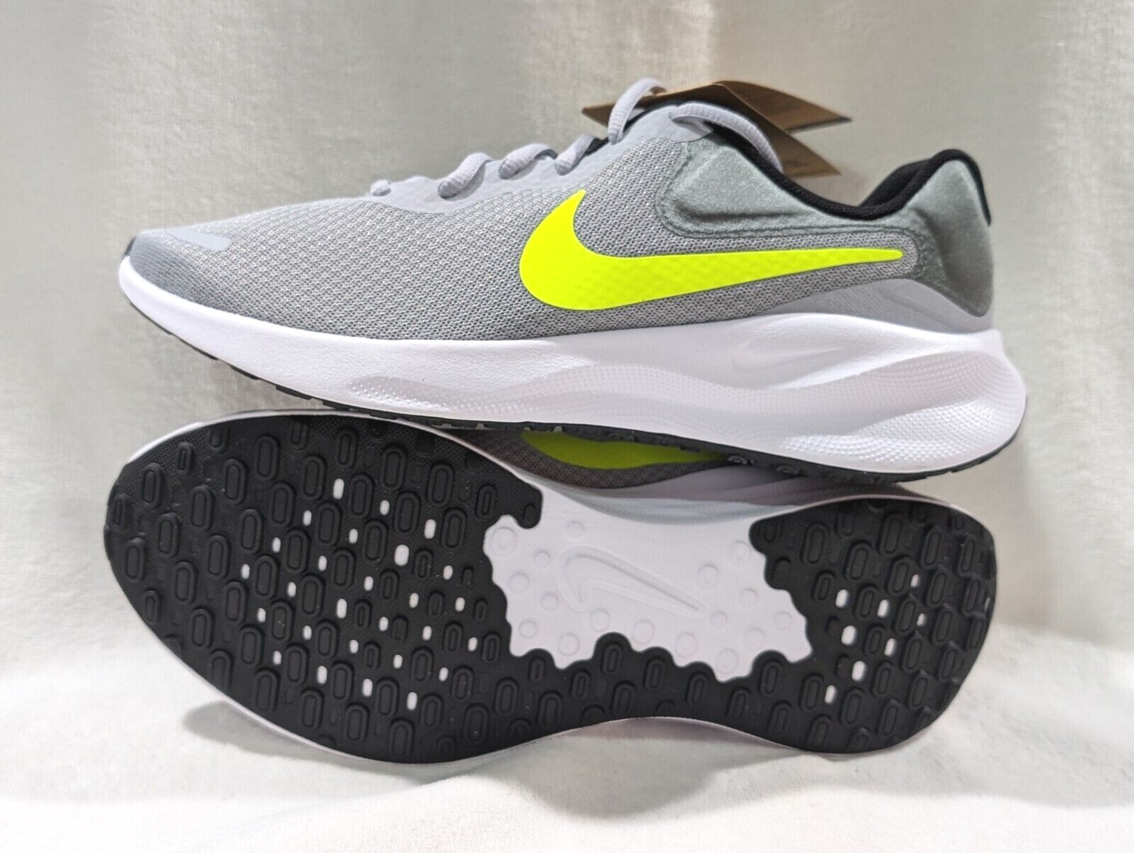 Nike Revolution 7 Wolf Grey/Volt Men’s Running Shoes – Asst Sizes NWB FB2207-002