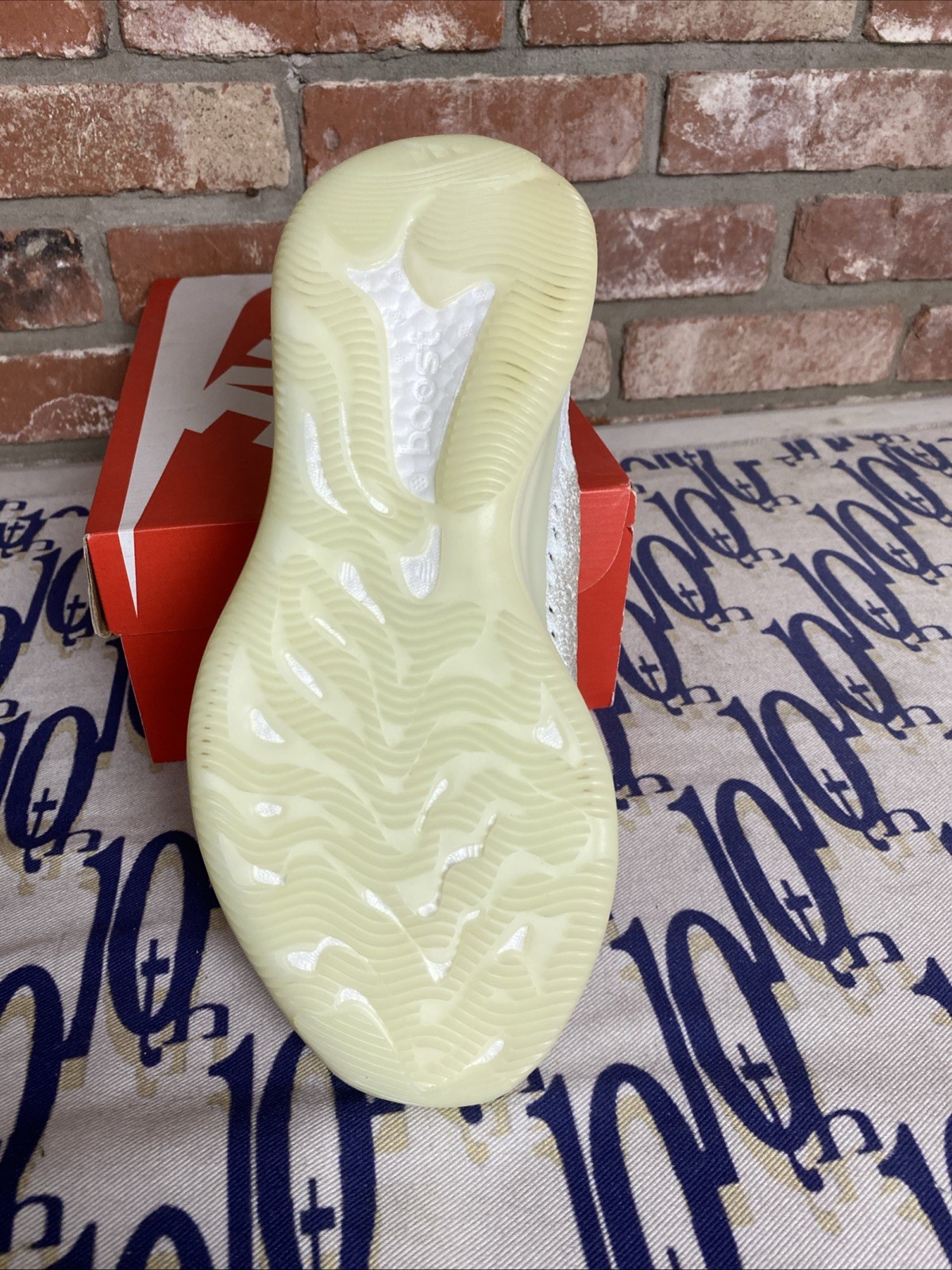 Size 10 Left Show Only – Adidas Men’s Yeezy Boost 380 Calcite Glow Brand New
