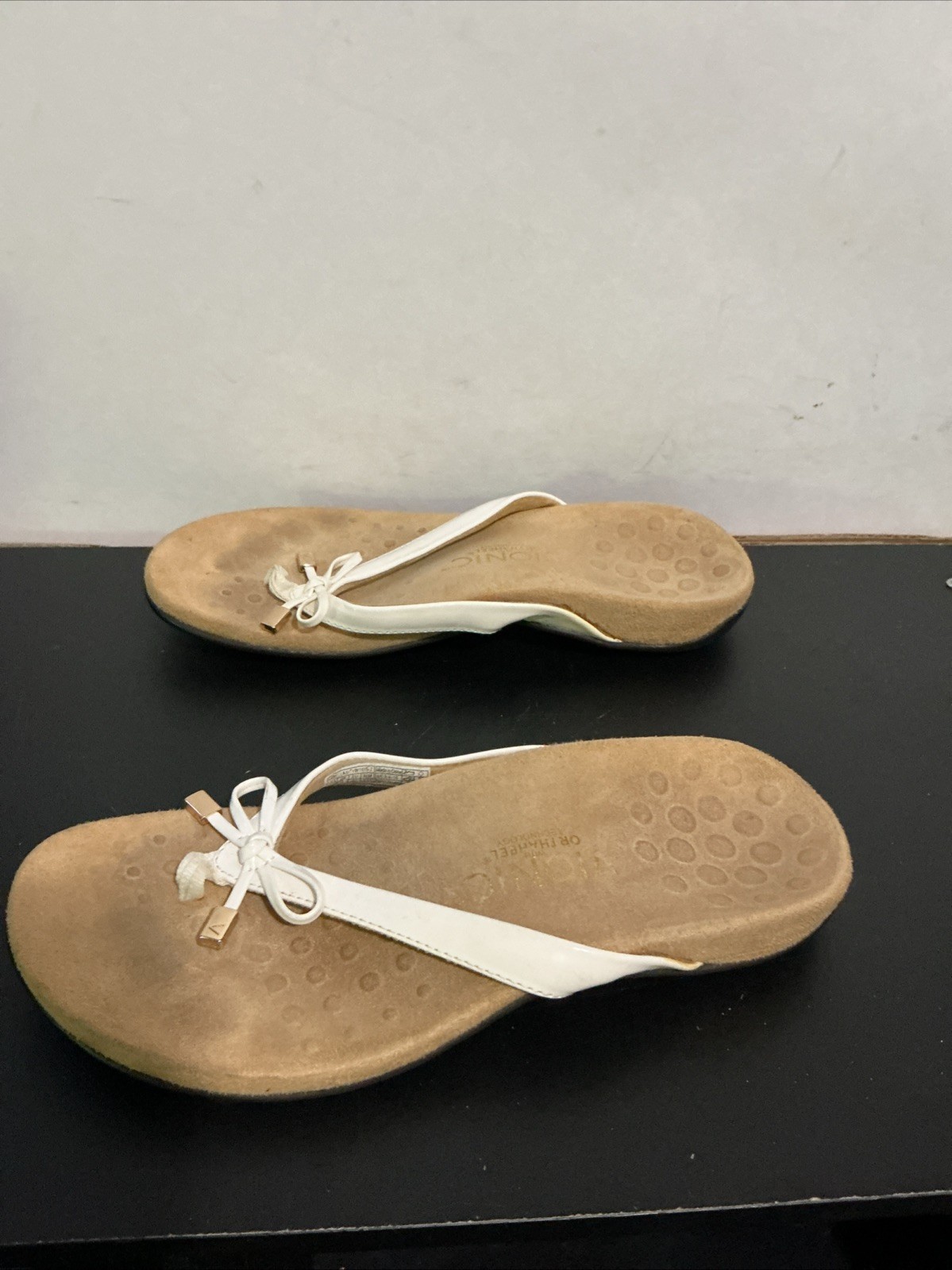 Vionic Bella II White Bow Patent Faux Leather Orthotic Flip Flop Sandals Sz 6
