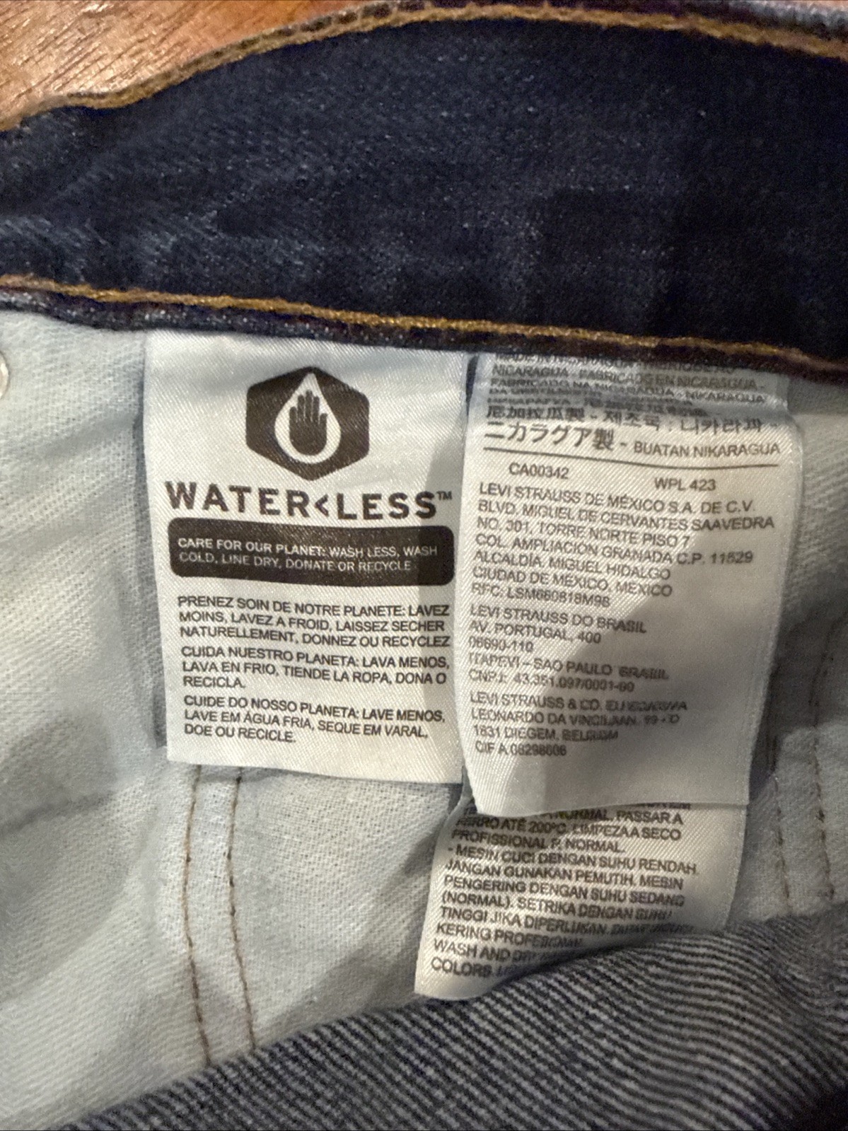 Levi’s 550 Jeans 40” x 30” Dark Wash Excellent Used Condition