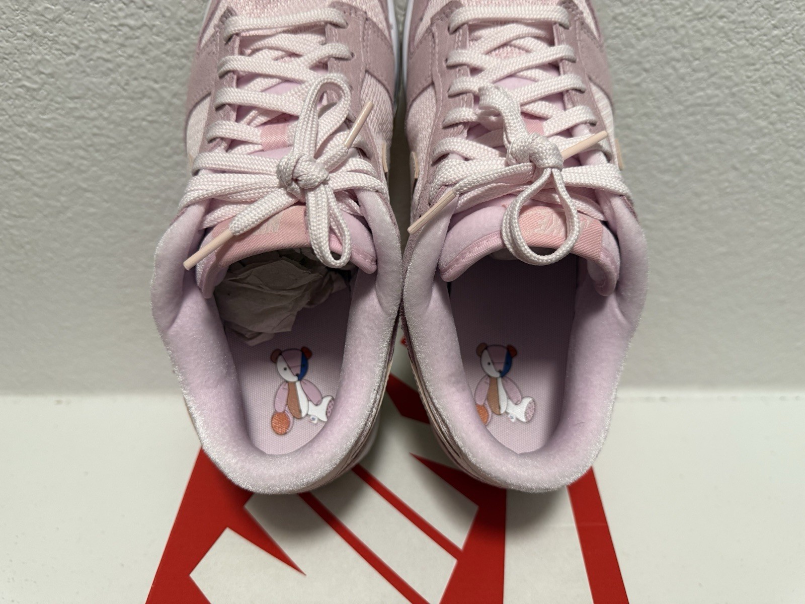 Nike Dunk Low Teddy Bear Light Soft Pink Size 10.5W/9M DZ5318-640 Pre-Owned