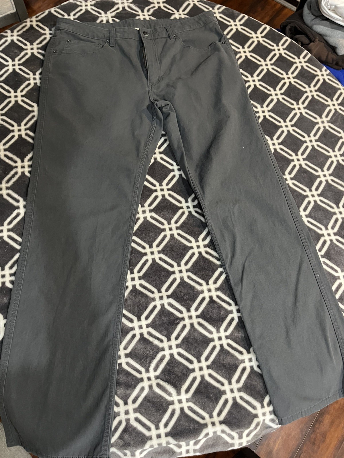 Magellan Water Repellant men’s pants size 34×34 long Gray 5-pocket