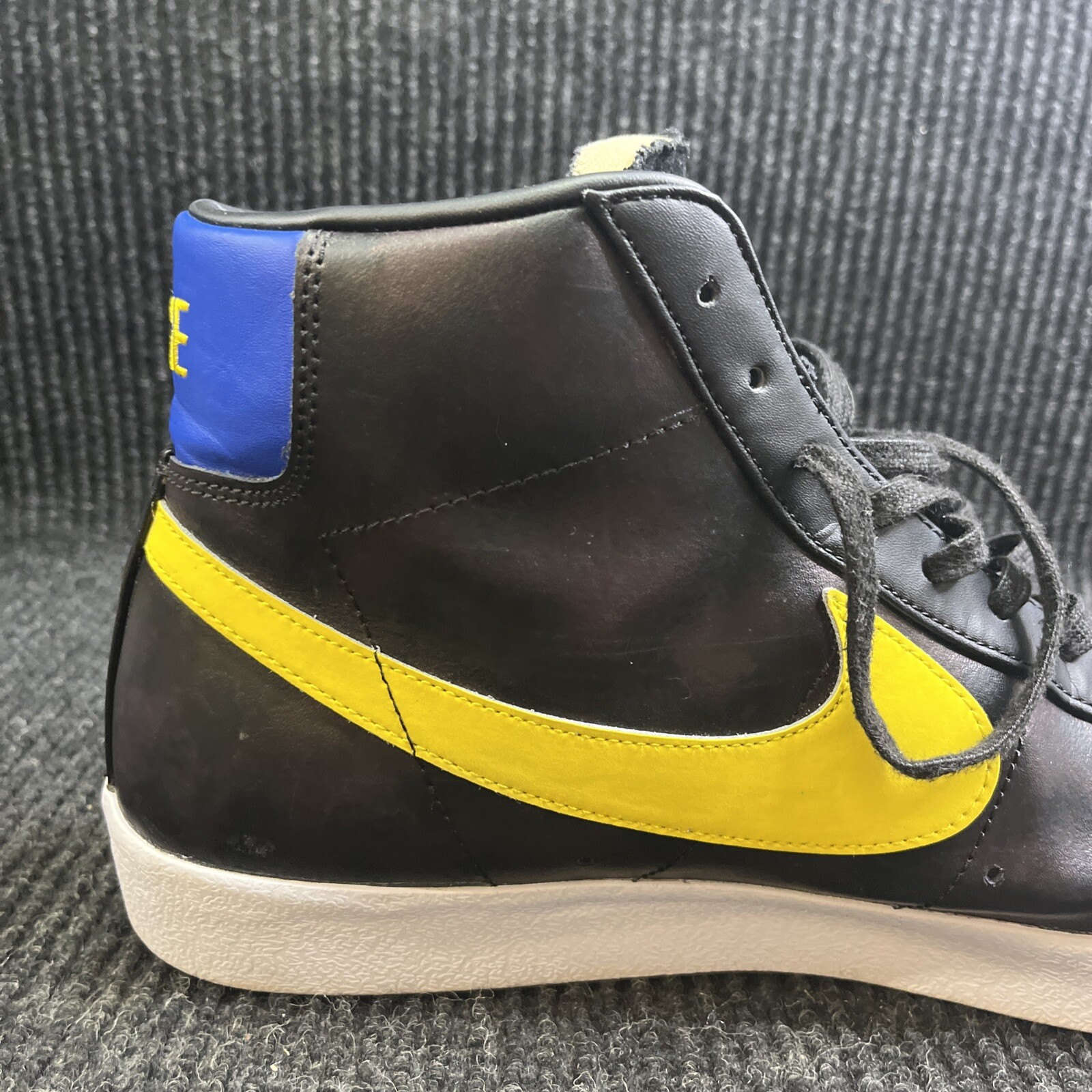 🔥🔥🔥Nike Blazer Mid Peace, Love, and Basketball 2020 Size 15 Used Good