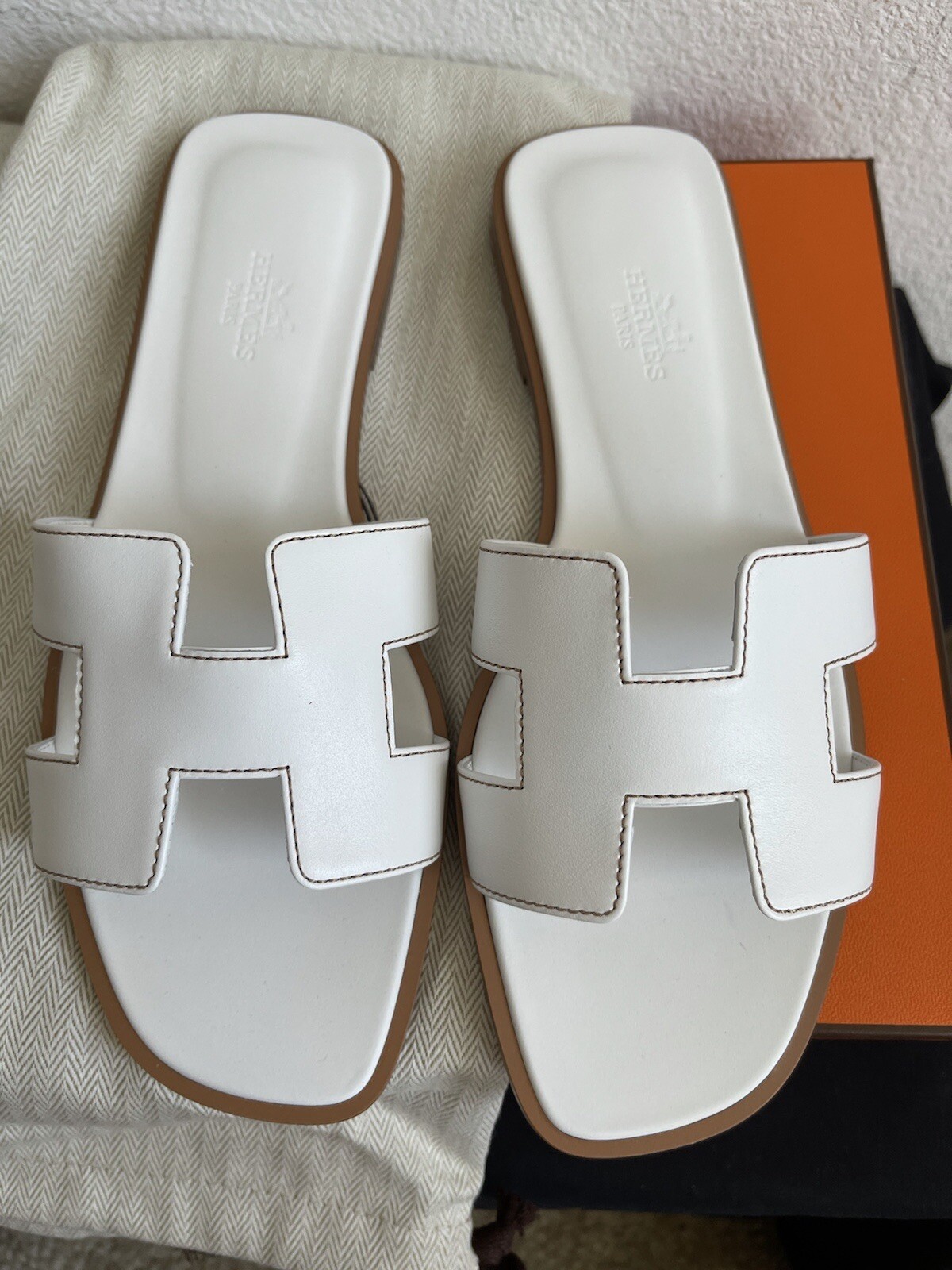 Size 38EU NEW in box HERMÈS White Calfskin Oran Sandals w/ receipt