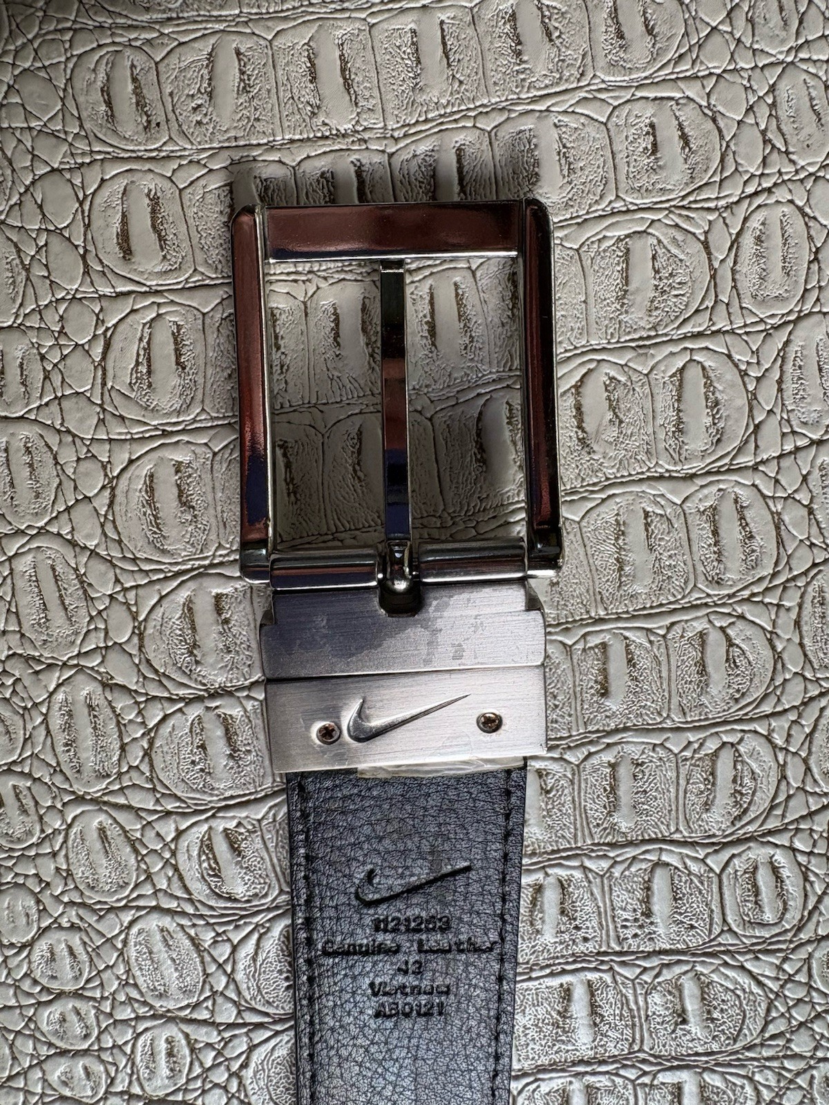 Nike Leather Belt Men 42 Black White Reversible Silvertone Buckle Stitching Logo