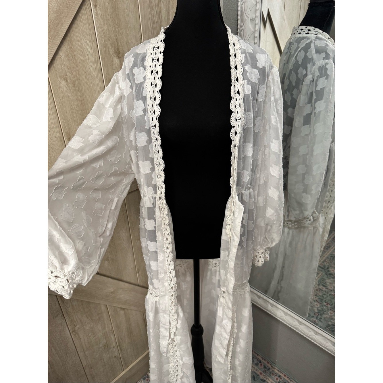 Desi Perkins Sheer White Lace Duster – Large