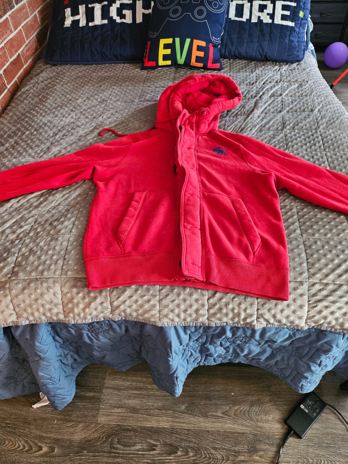 Mens Size 2XL Heavyweight full zip button closed red hoodie
