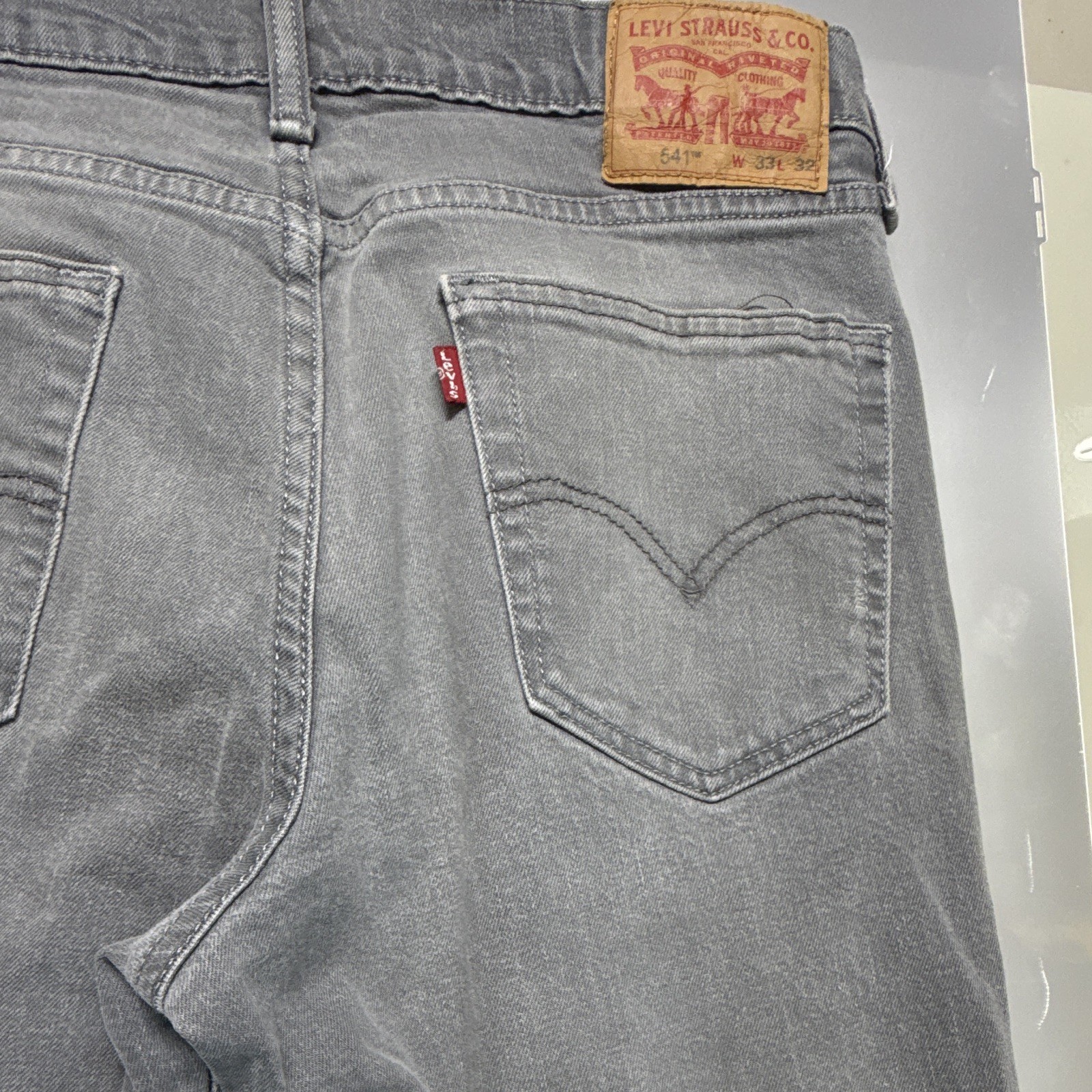 Levi’s Men’s Gray Denim Jeans Athletic Fit Straight Leg Mid Rise Cotton