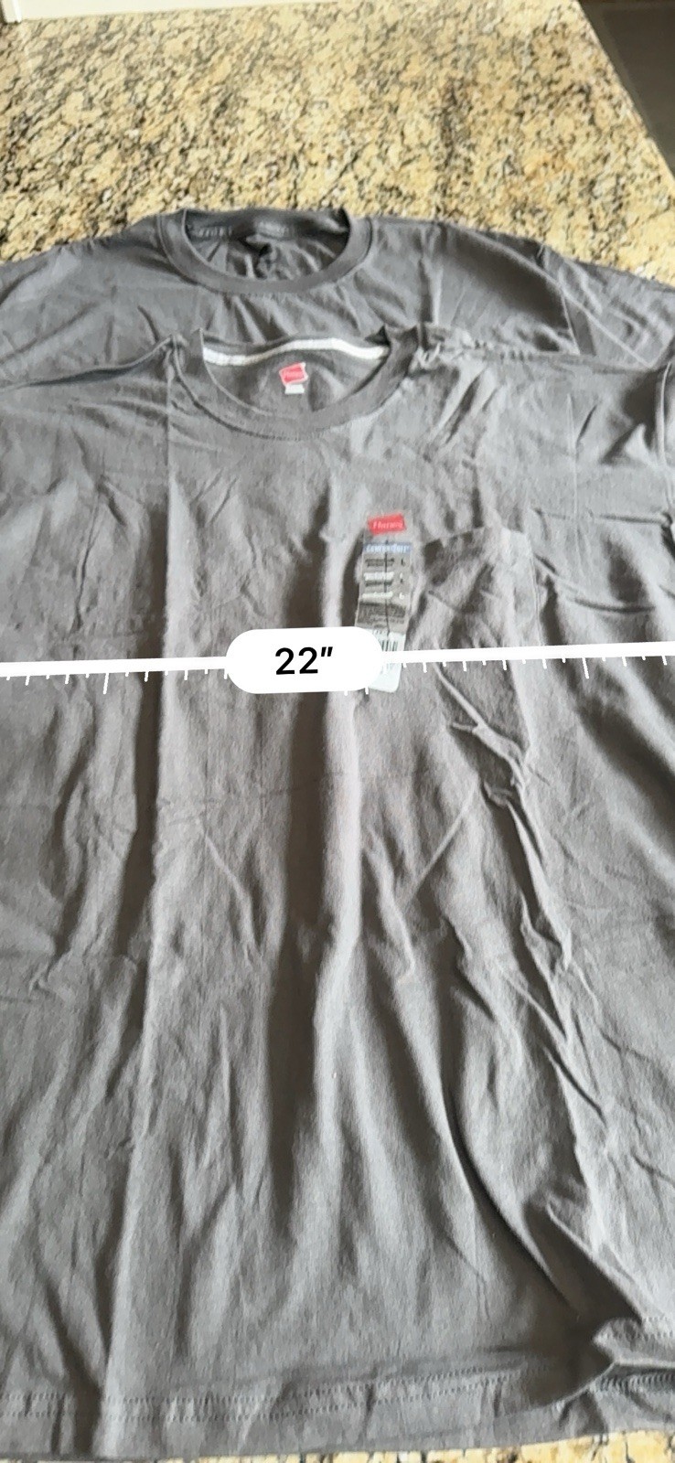 2 Hanes Men’s Pocket T-Shirt, Size L – Gray New Crewneck