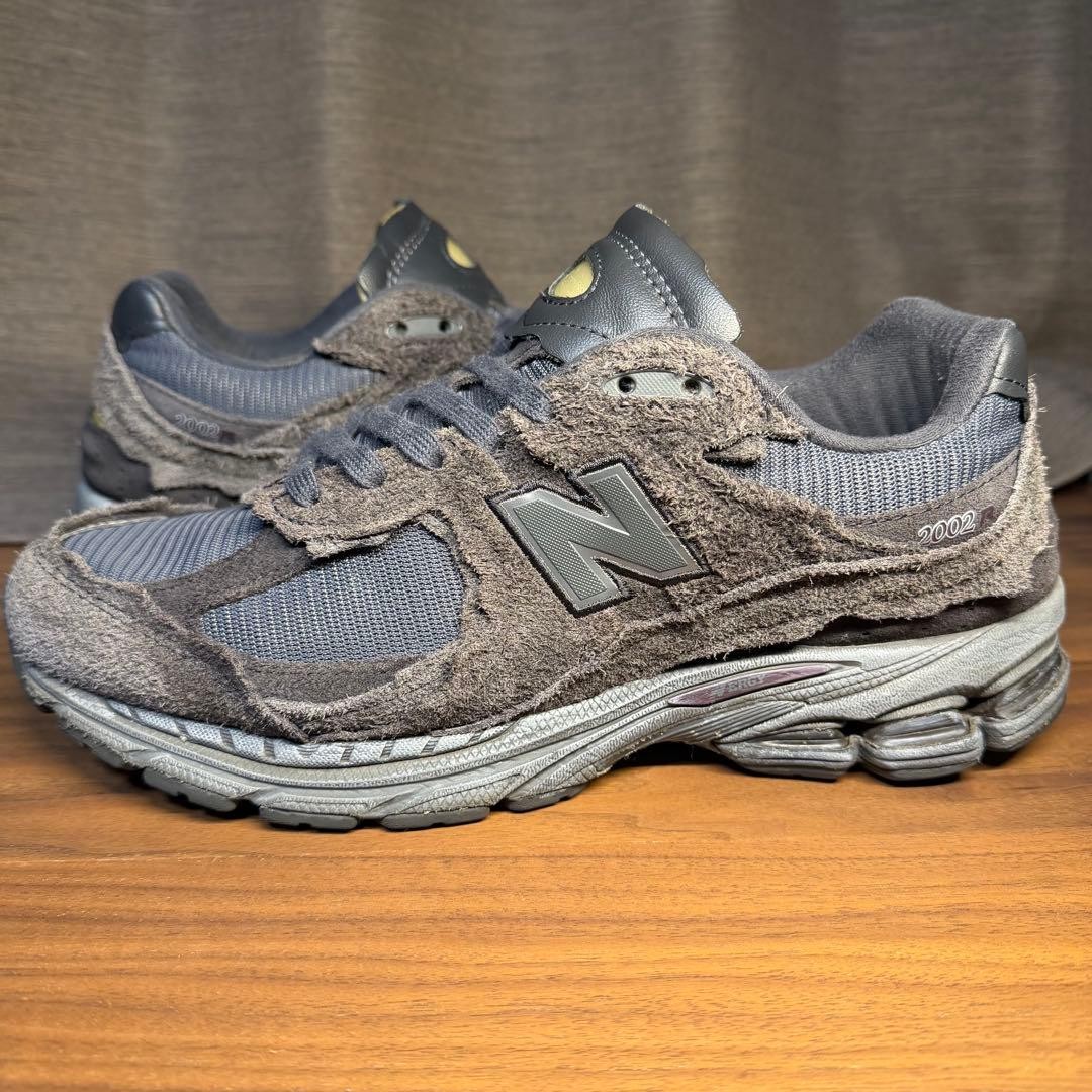 Men 9.5US Newbalance M2002Rdb Phantom