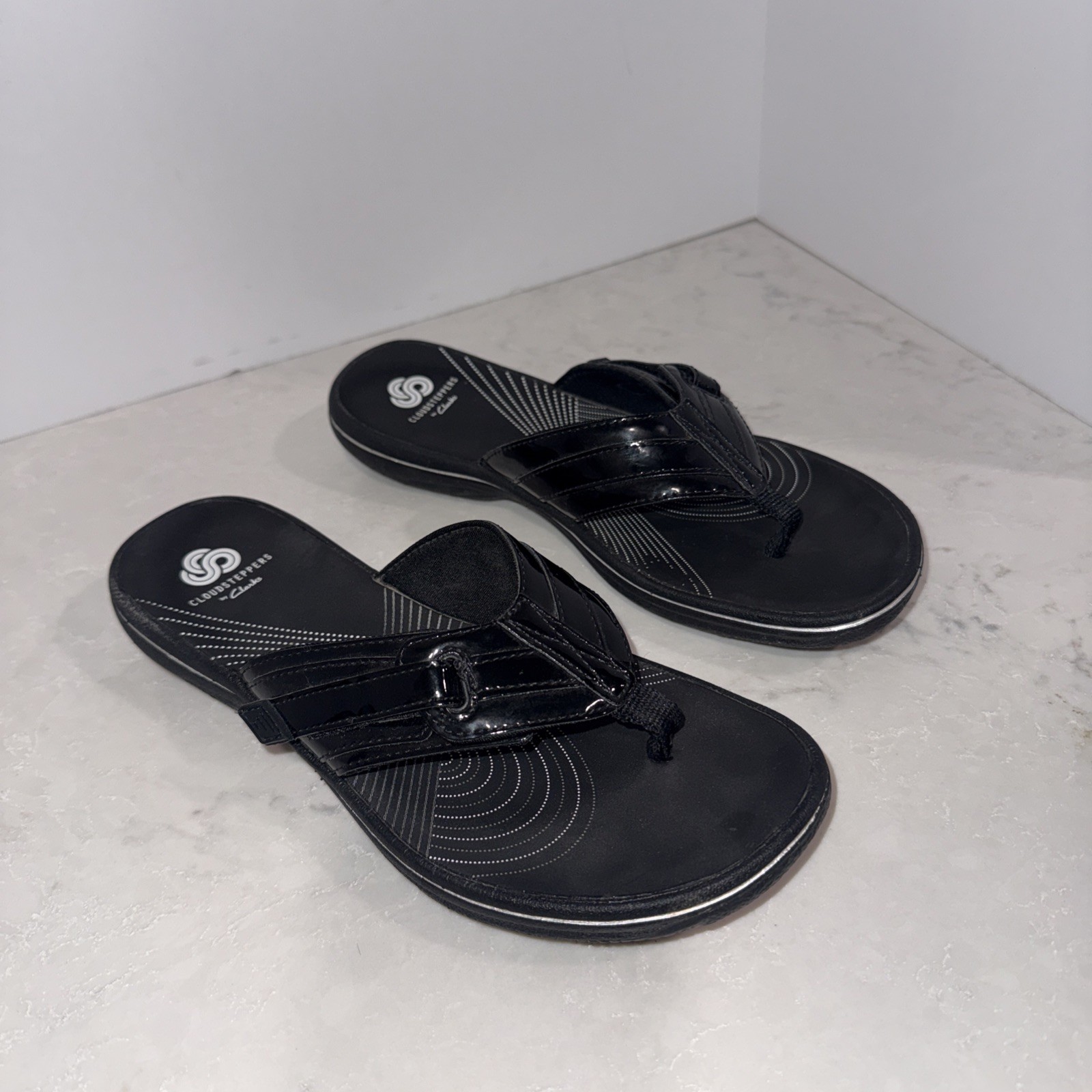 Clarks Brinkley Floral Flip Flop Sandals Black Women’s 7 Cloudsteppers.