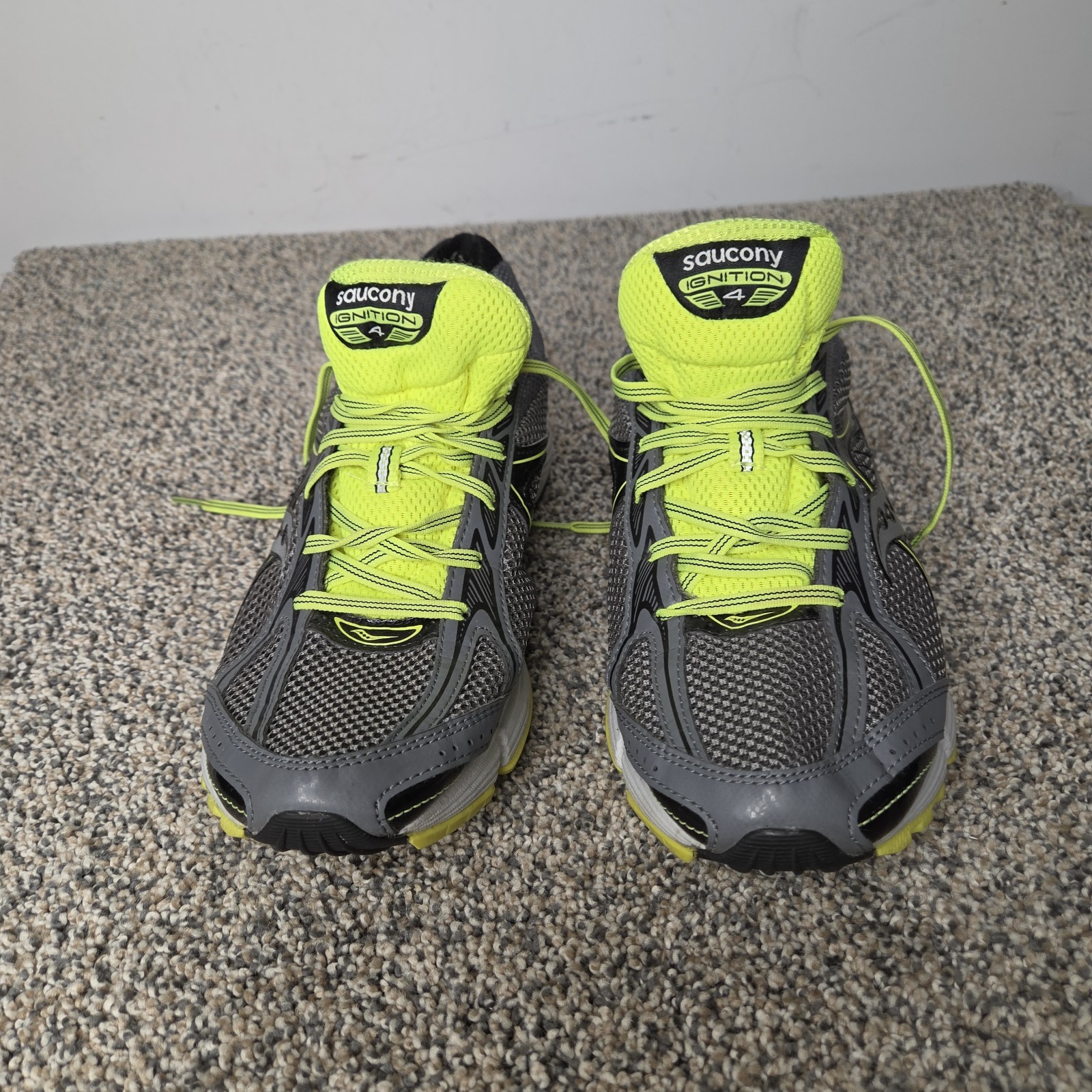 Saucony Ignition 4 Running Shoes Men’s Grey/ Lime Green Sz 10 US