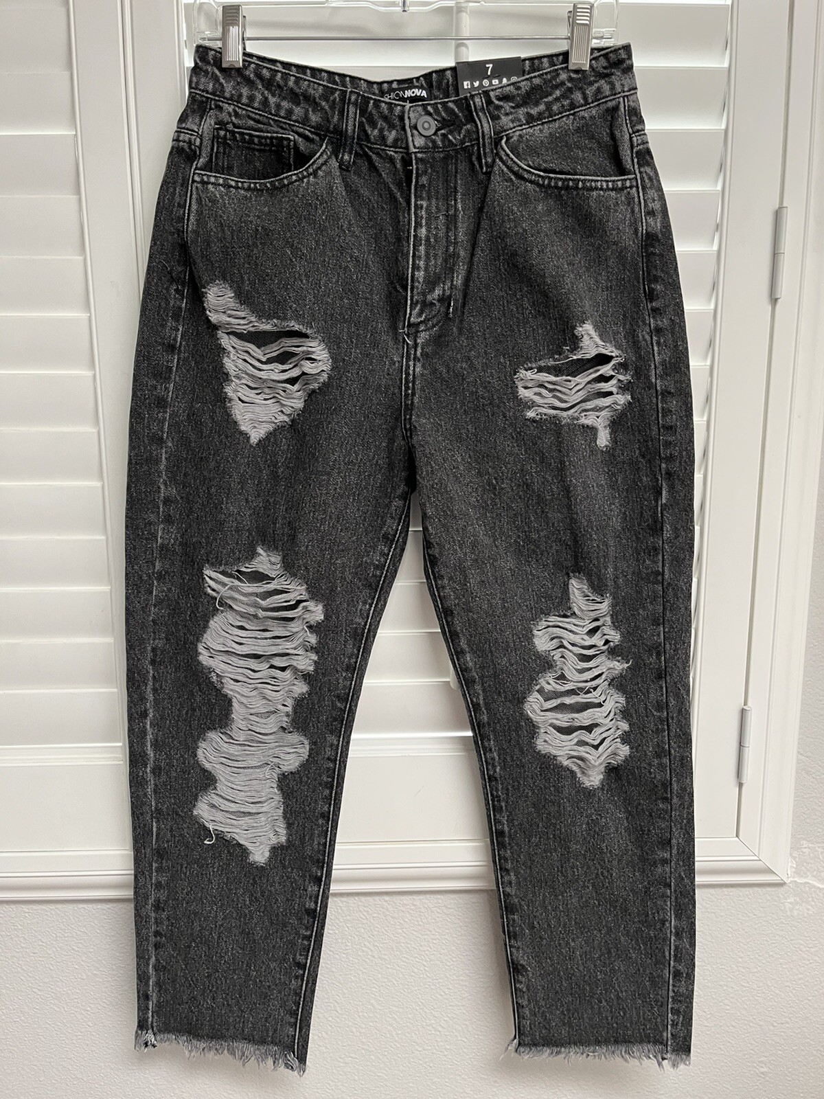 FASHION NOVA Black High Rise Distressed Ripped Frayed Hem Boyfriend Jeans 7 NEW