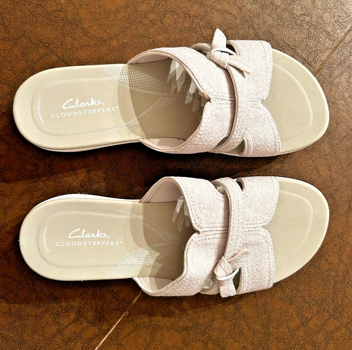 Clarks Cloudsteppers Women’s Slide Sandals, BreezeRae Mia, Off-White, 8.5 M, NEW