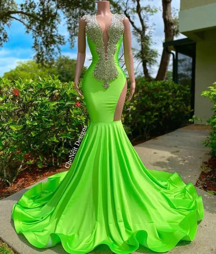 Green Mermaid Prom Dresses V-Neck Backless Silver Crystals Beaded Evening Gowns