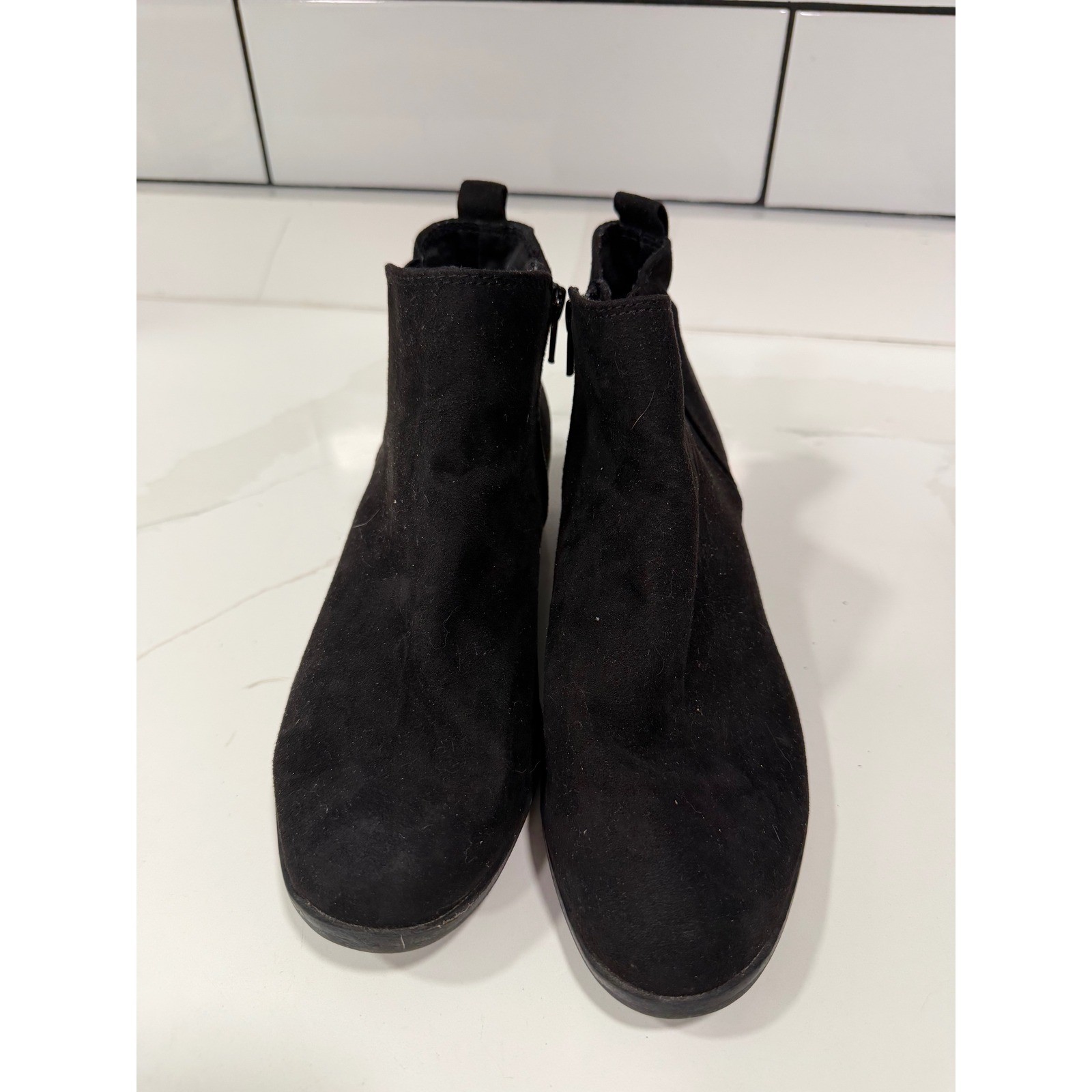 SO Hannon Womens Black Faux Suede Ankle Boots Size 7.5 Medium Side Zip Booties