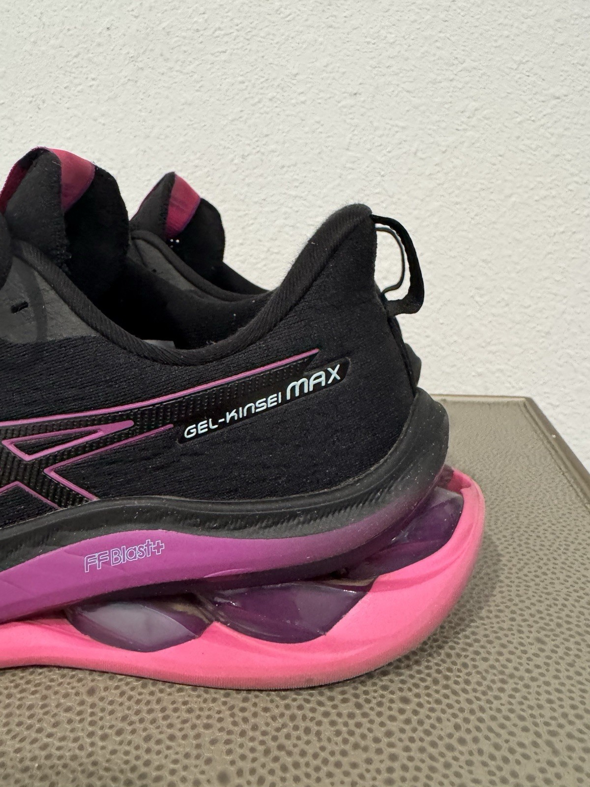 Asics Gel Kinsei Max Sneakers Running Shoes Women’s Size 11 Black / Pink