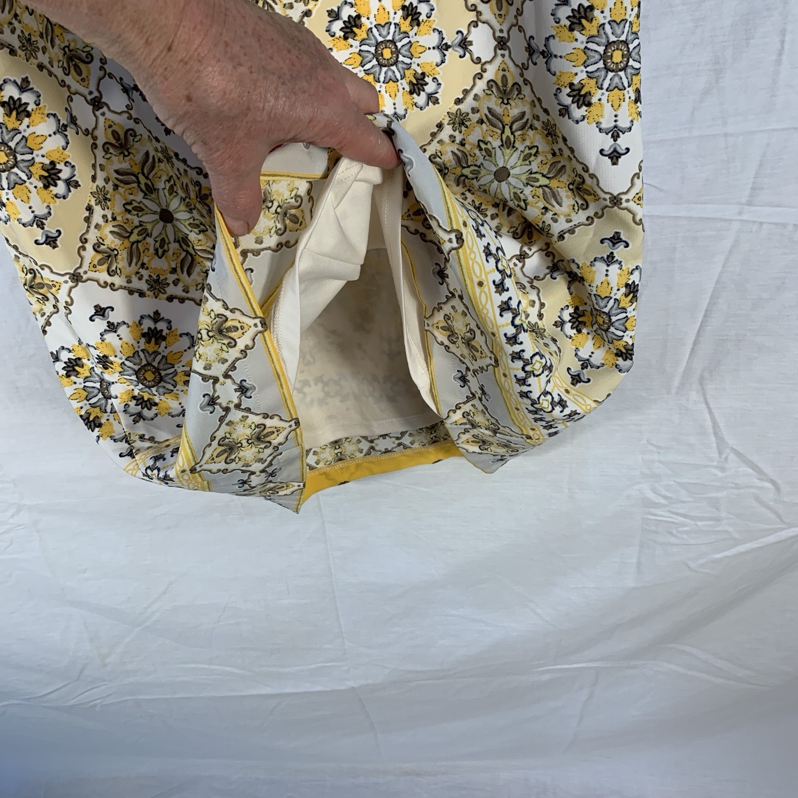 Dandy Lion Yellow, Medallion Floral Tile Print Shift Dress Size SM Short Sleeve