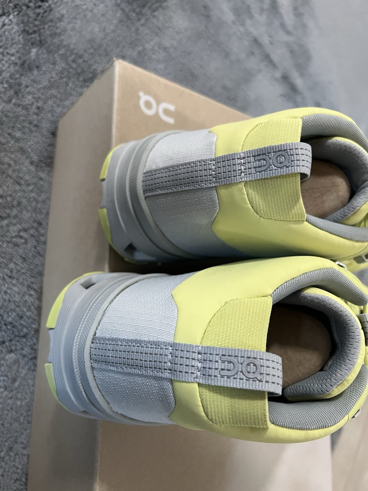 On Cloudtrax Waterproof Hiking Boot Sneaker Running Glacier/ Zest Men 8/women9.5