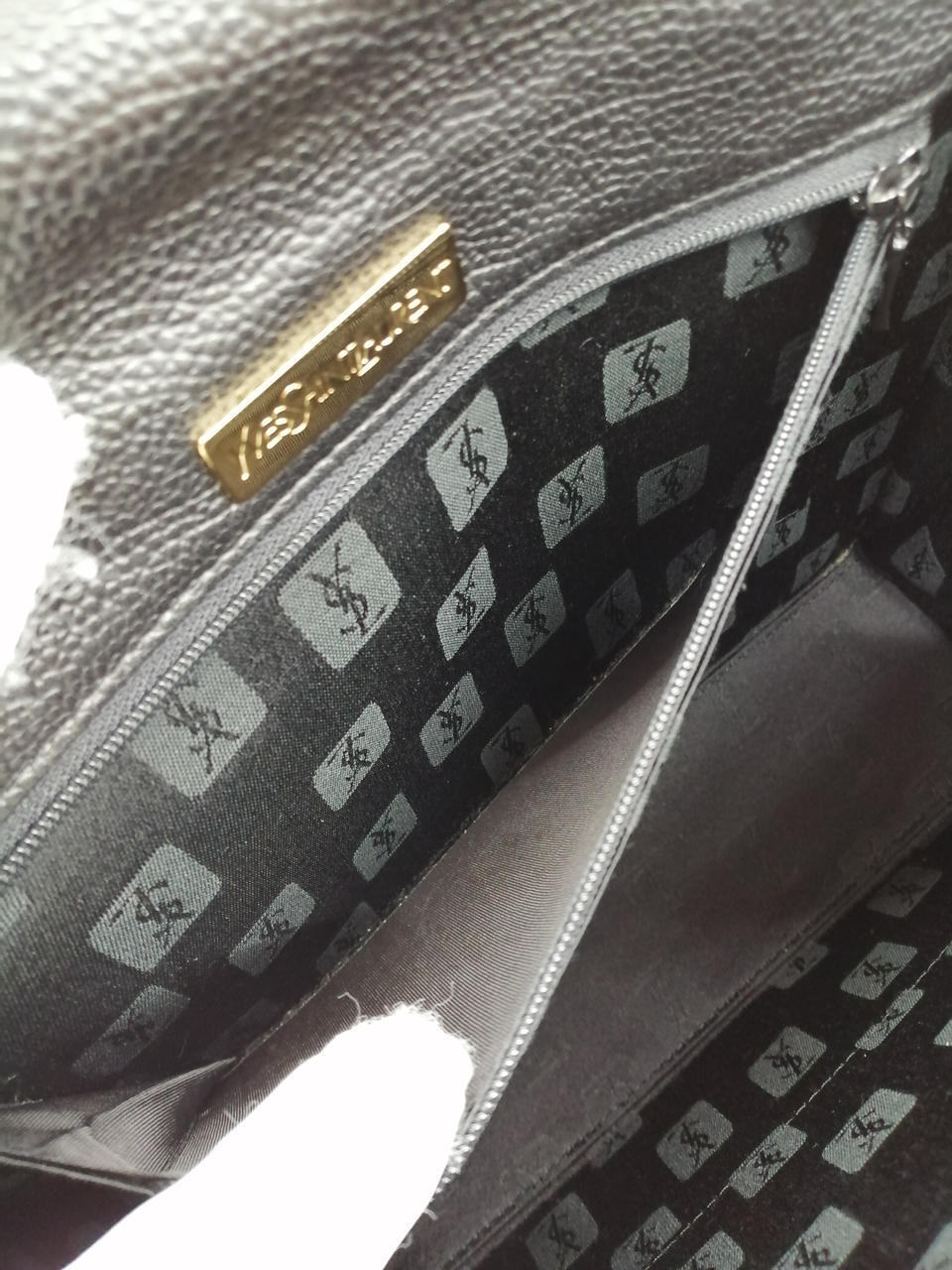 Yves Saint Laurent Handbag 10.6 inch Black