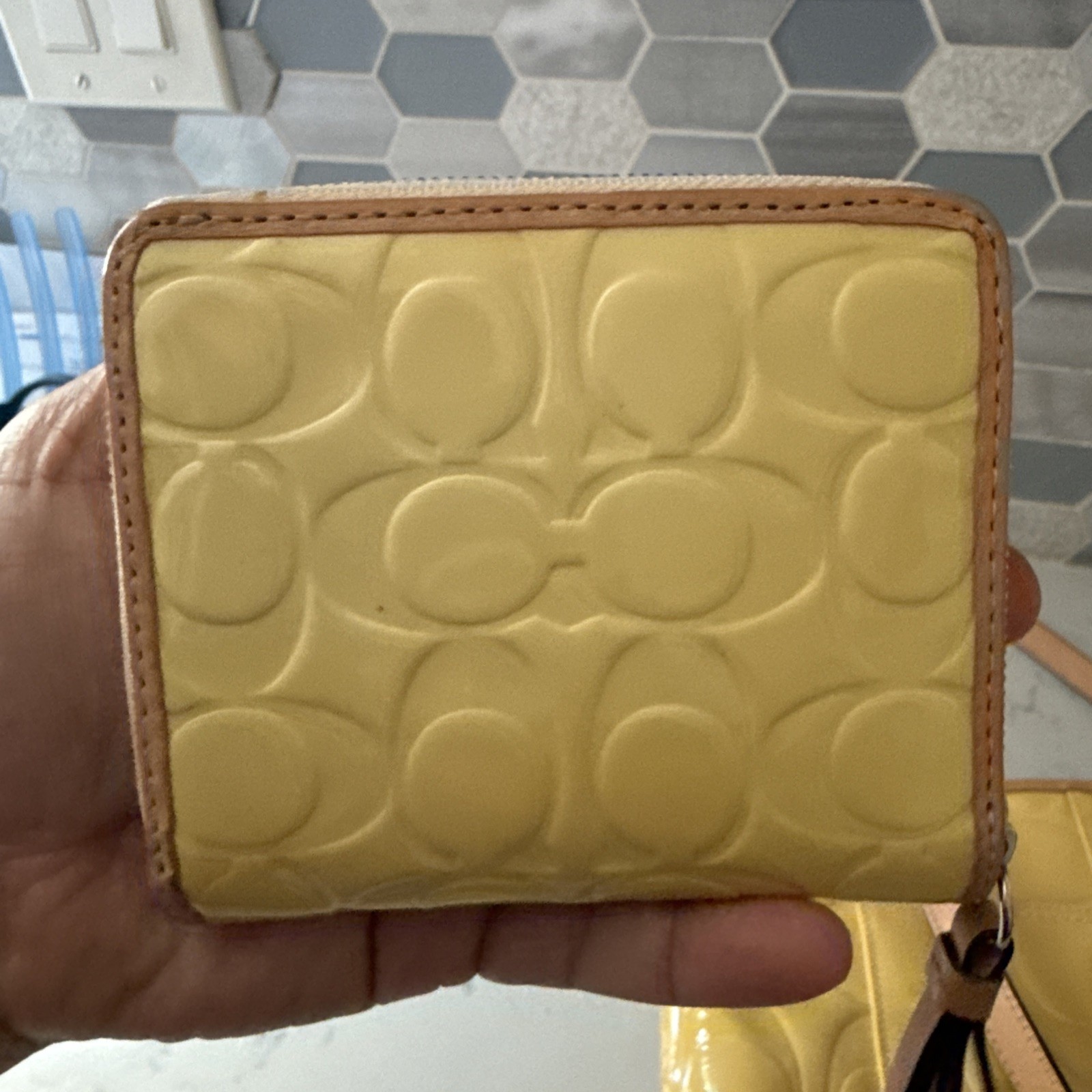 VTG Coach Peyton F22322 Patent Leather Embossed Tote Yellow Tan Trim Bag Wallet