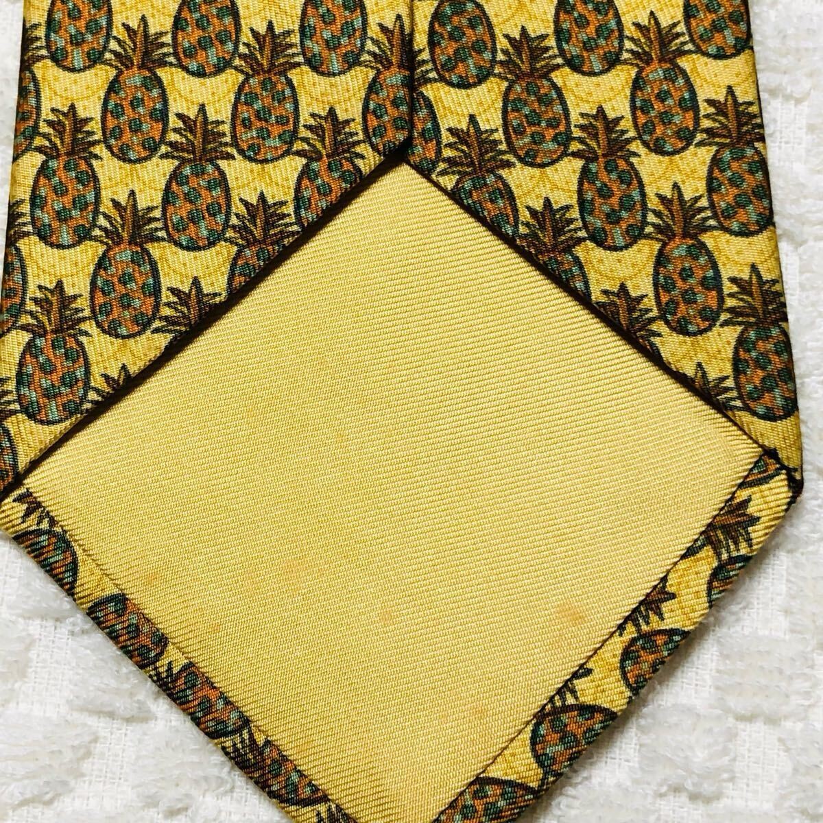 Excellent condition HERMES Tie Pineapple All over pattern 100 Silk Made in Franc
