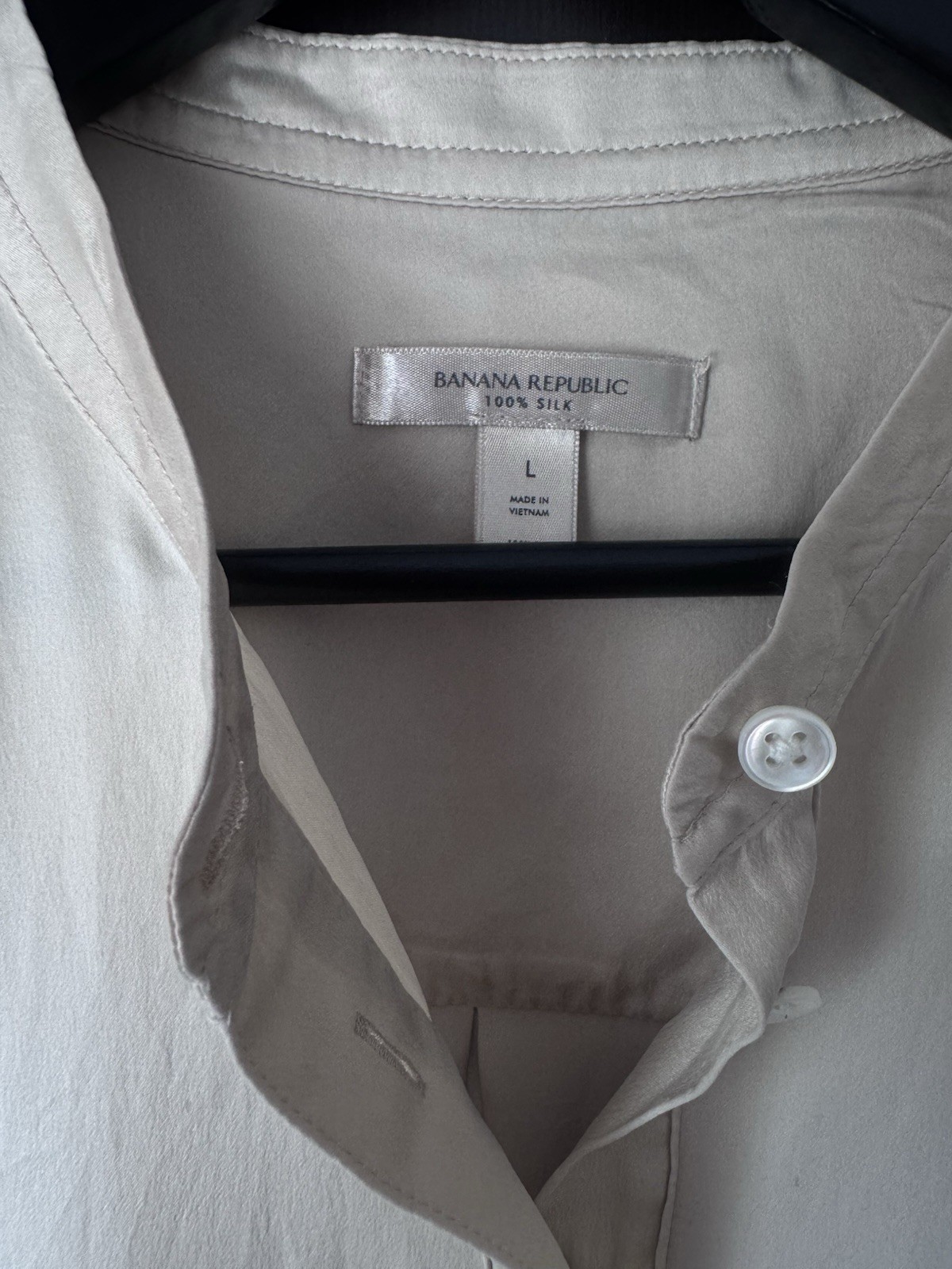 Banana Republic Blouse Large Cream 100% Silk Blend Mandarin Collar Short Sleeve