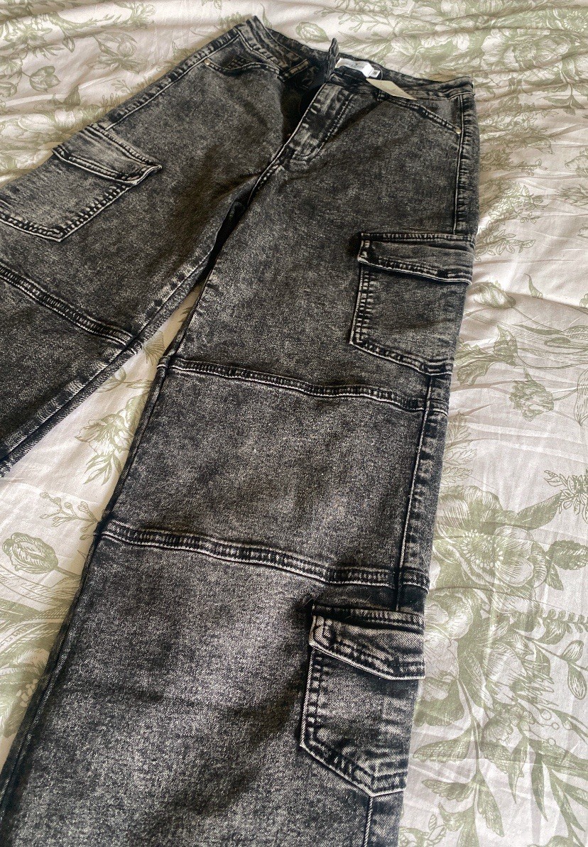 Windsor Women’s Black Acid Wash Wide-Leg Cargo Jeans Size S Stretch