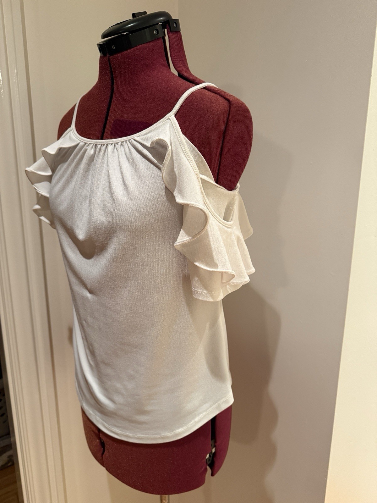 7th Avenue Design Studio NY&Co White Solid Ruffle Cold Shoulder Cami Blouse XS