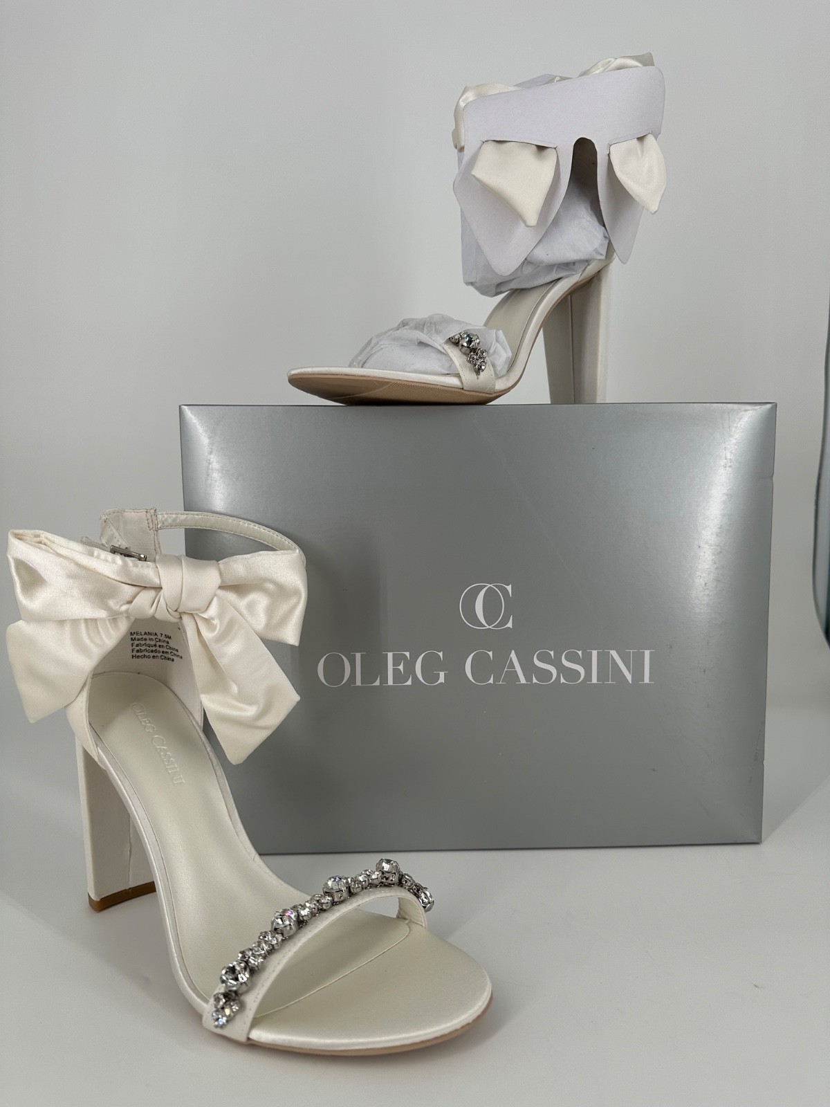 Oleg Cassini-Sz7-Removable Bow – Ivory Block Heel