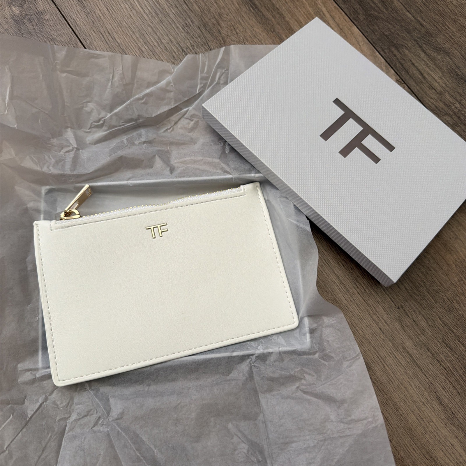 New in Box Tom Ford White Vegan Leather Zipper Wallet Pouch Clutch Authentic GWP