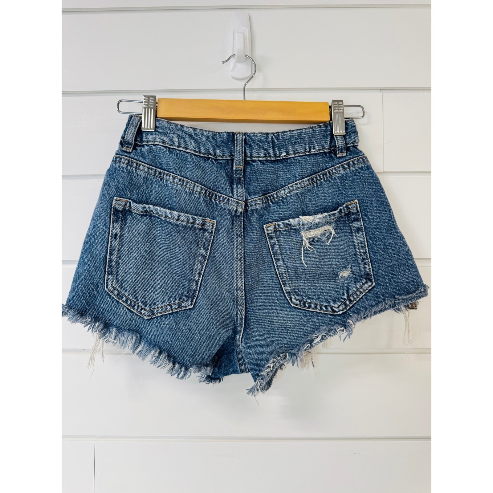 Garage Festival Denim Shorts Distressed Raw Hem Medium Wash Blue Womens Size 00