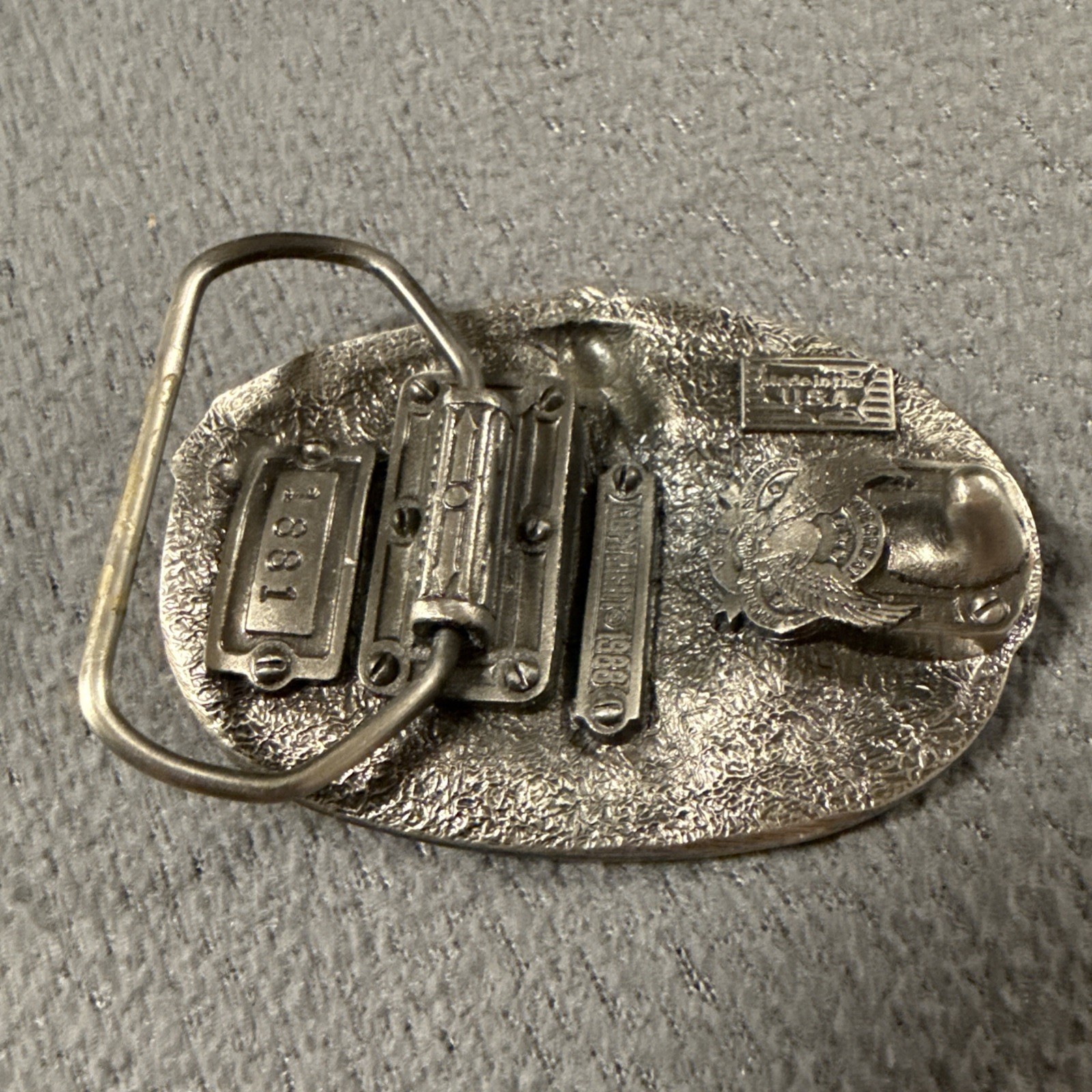 RE11160 *NOS* VINTAGE 1988 CONSTRUCTION WORKER COMMEMORATIVE BELT BUCKLE