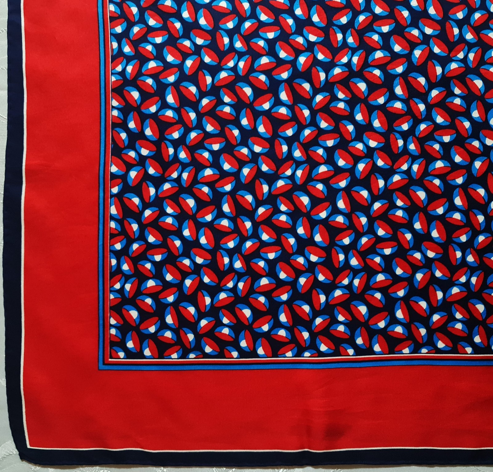SCARF VINTAGE AUTHENTIC SWITZERLAND AIR LINES SWISSAIR SILK RED BLUE 35” SQUARE