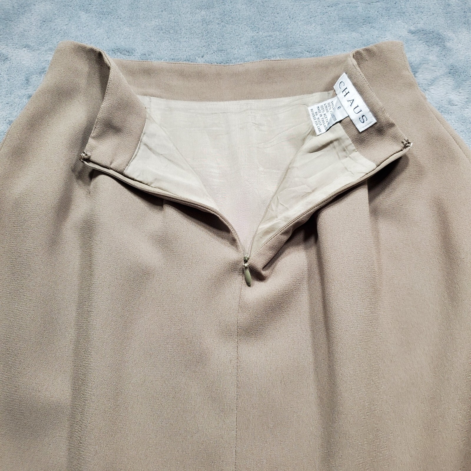 Chaus Lined Pencil Knee Length Skirt Light Brown 28″ Waist Back Zipper Wm Sz 6
