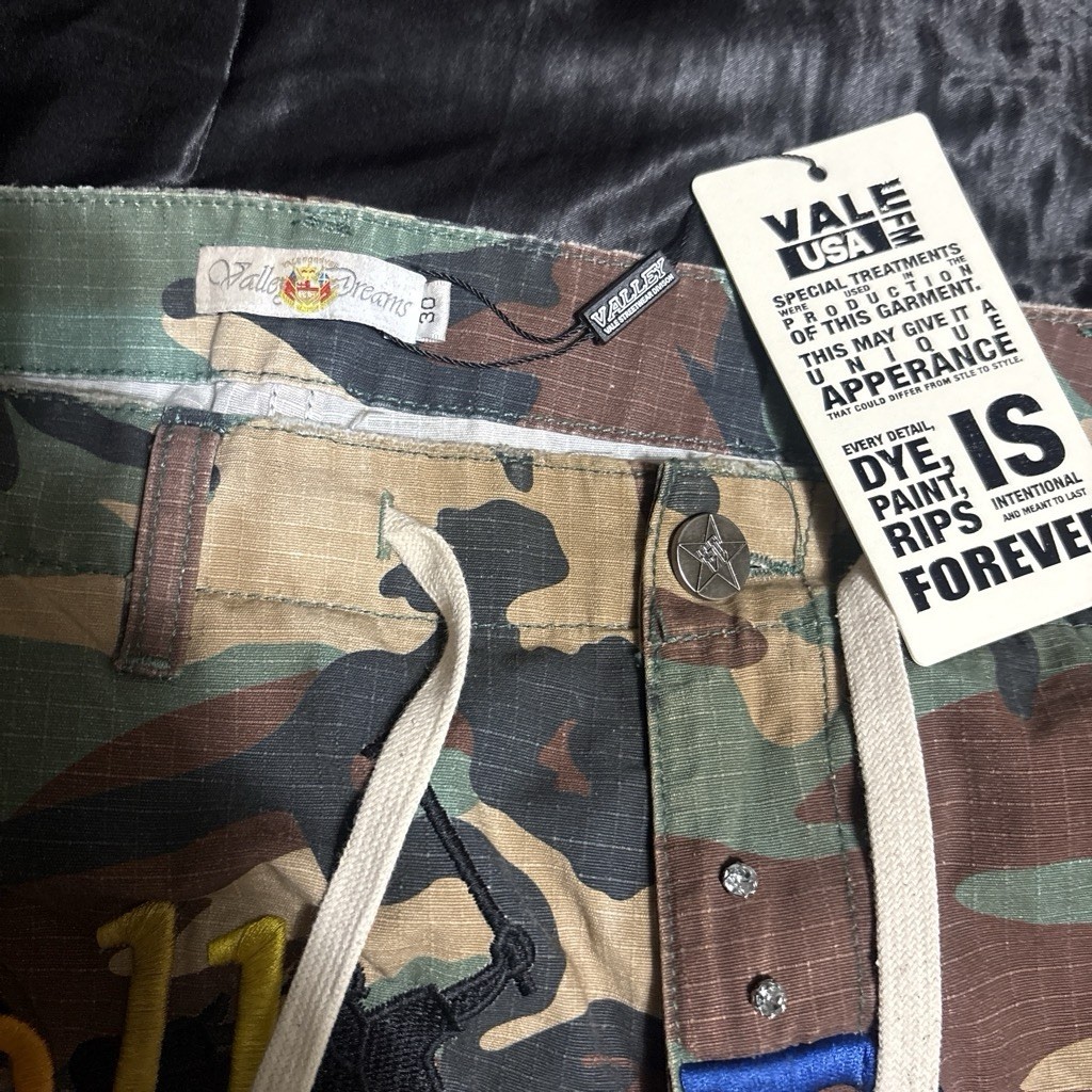 Vale forever Camo shorts
