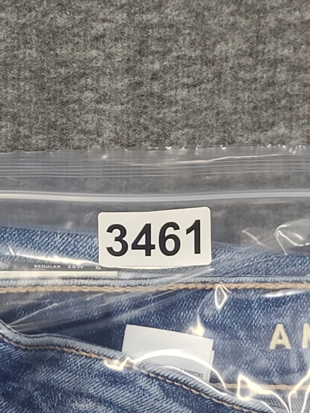 American Eagle Strigid Mom Jeans 6 28W Bright Star High Rise Destructed NWT
